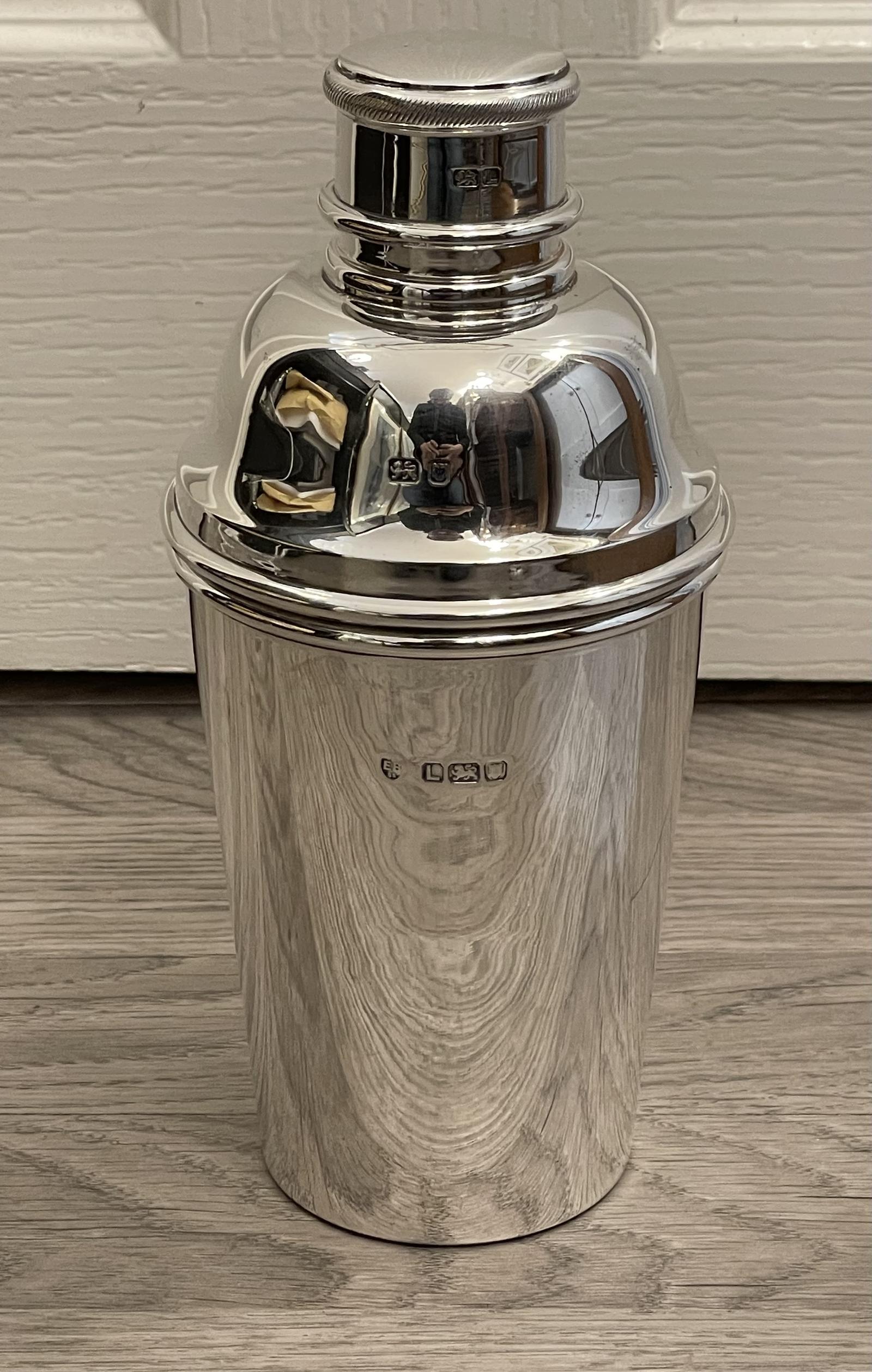 George VI Solid Silver Cocktail Shaker (1 of 11) George VI Solid Silver Cocktail Shaker (1 of 11)