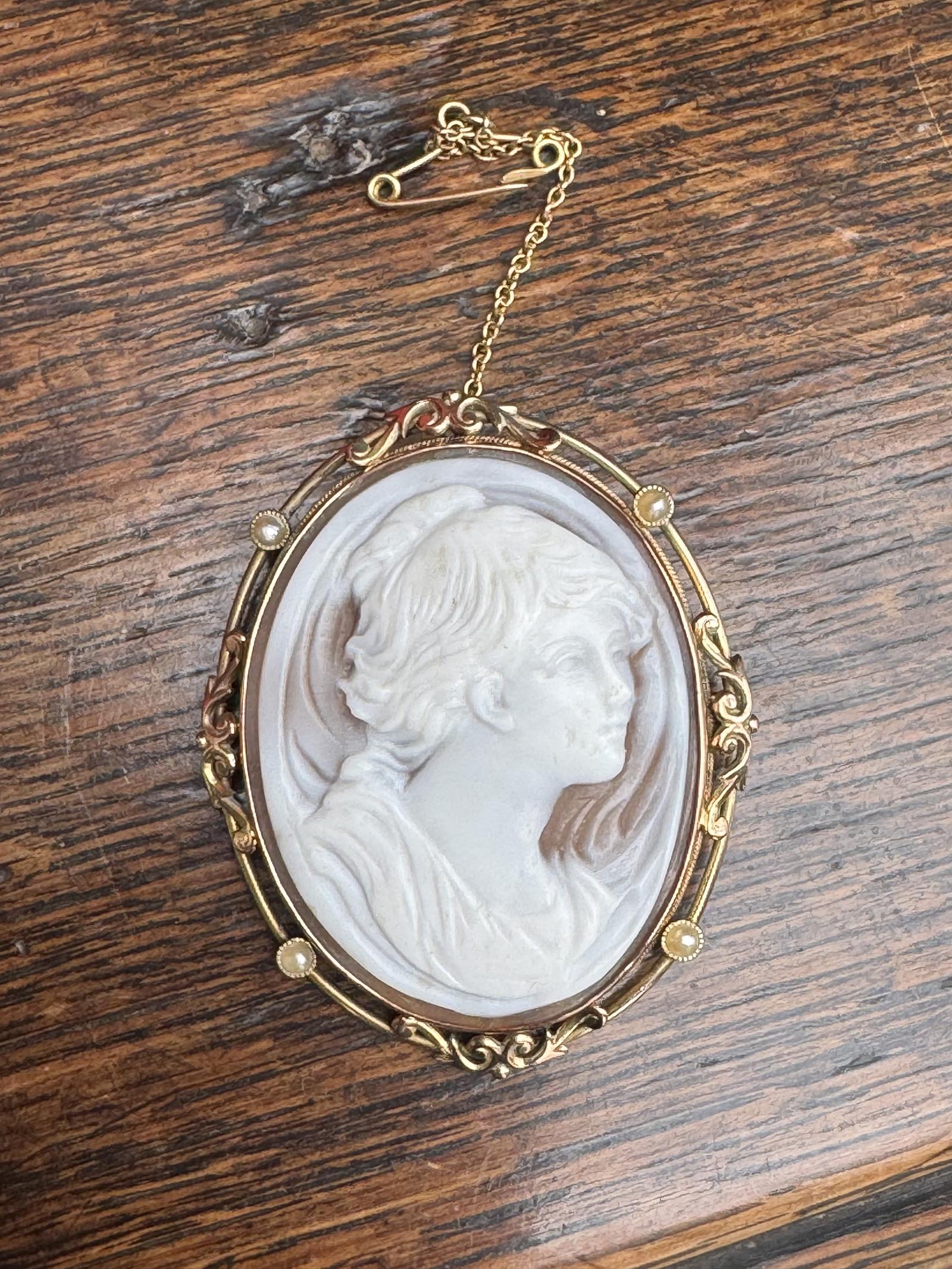 9ct Gold Cameo Brooch Withy 4 Pearls (1 of 10) 9ct Gold Cameo Brooch Withy 4 Pearls (1 of 10)