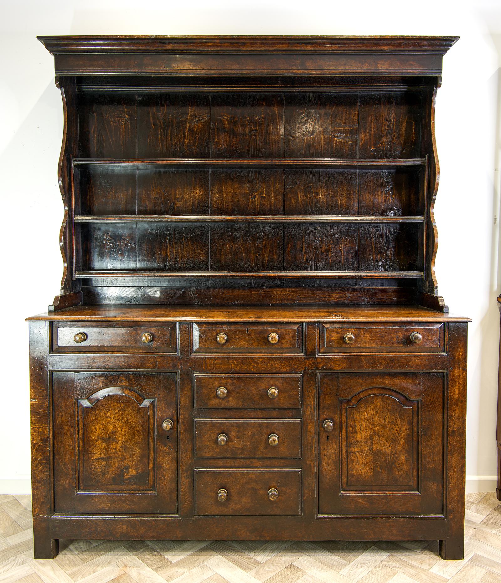 Antique 20th Century Carved Oak Dresser (1 of 5) Antique 20th Century Carved Oak Dresser (1 of 5)