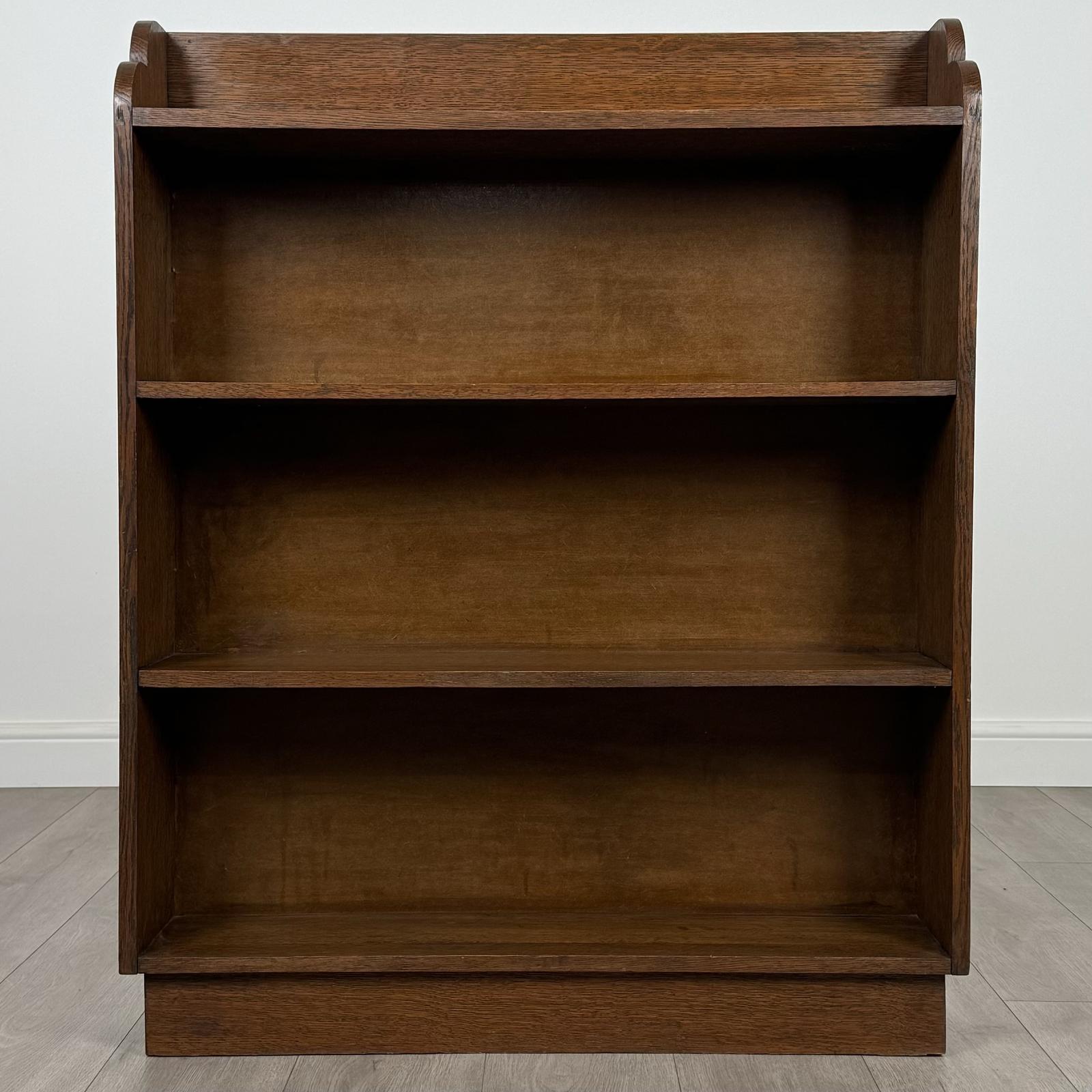 Antique 20th Century Open Bookcase in Oak (1 of 9) Antique 20th Century Open Bookcase in Oak (1 of 9)