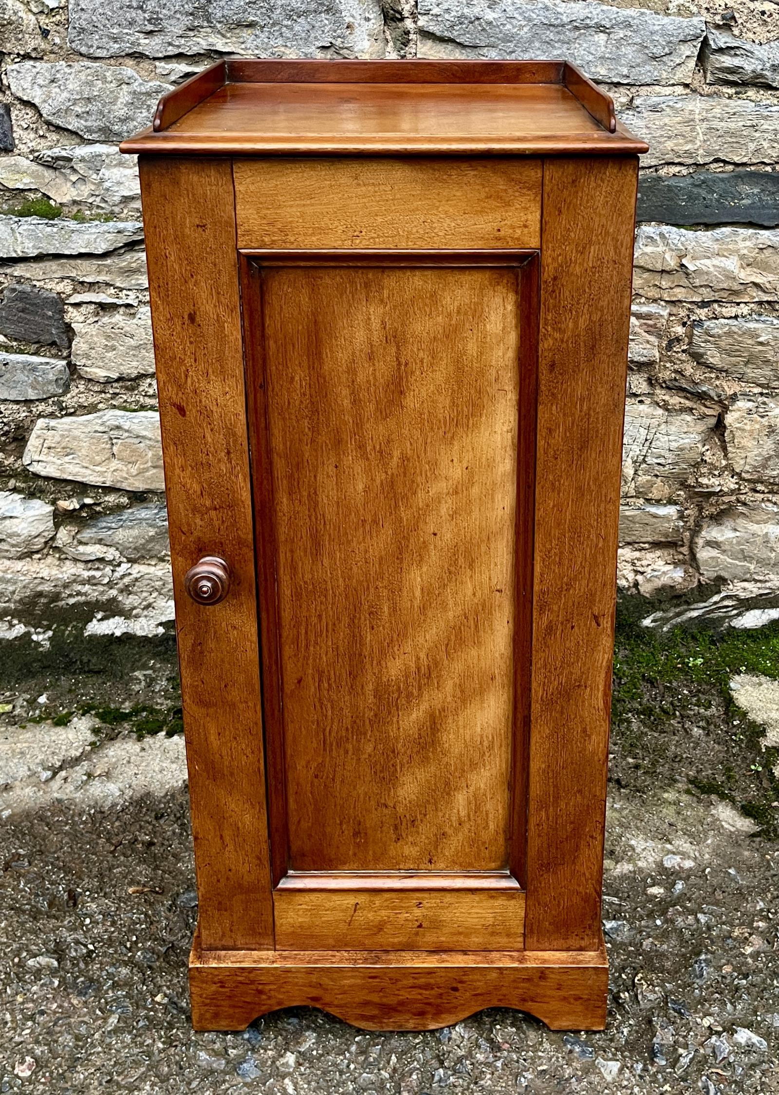 Victorian Mahogany Pot Cupboard (1 of 12) Victorian Mahogany Pot Cupboard (1 of 12)