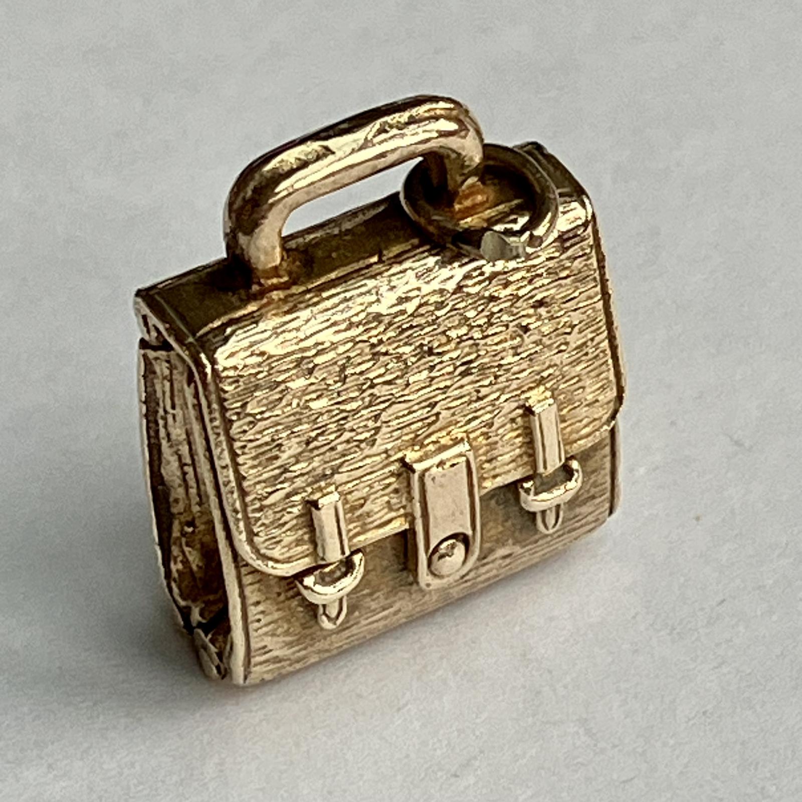 Vintage 9ct Gold Briefs Opening Briefcase Enamel Charm (1 of 7) Vintage 9ct Gold Briefs Opening Briefcase Enamel Charm (1 of 7)