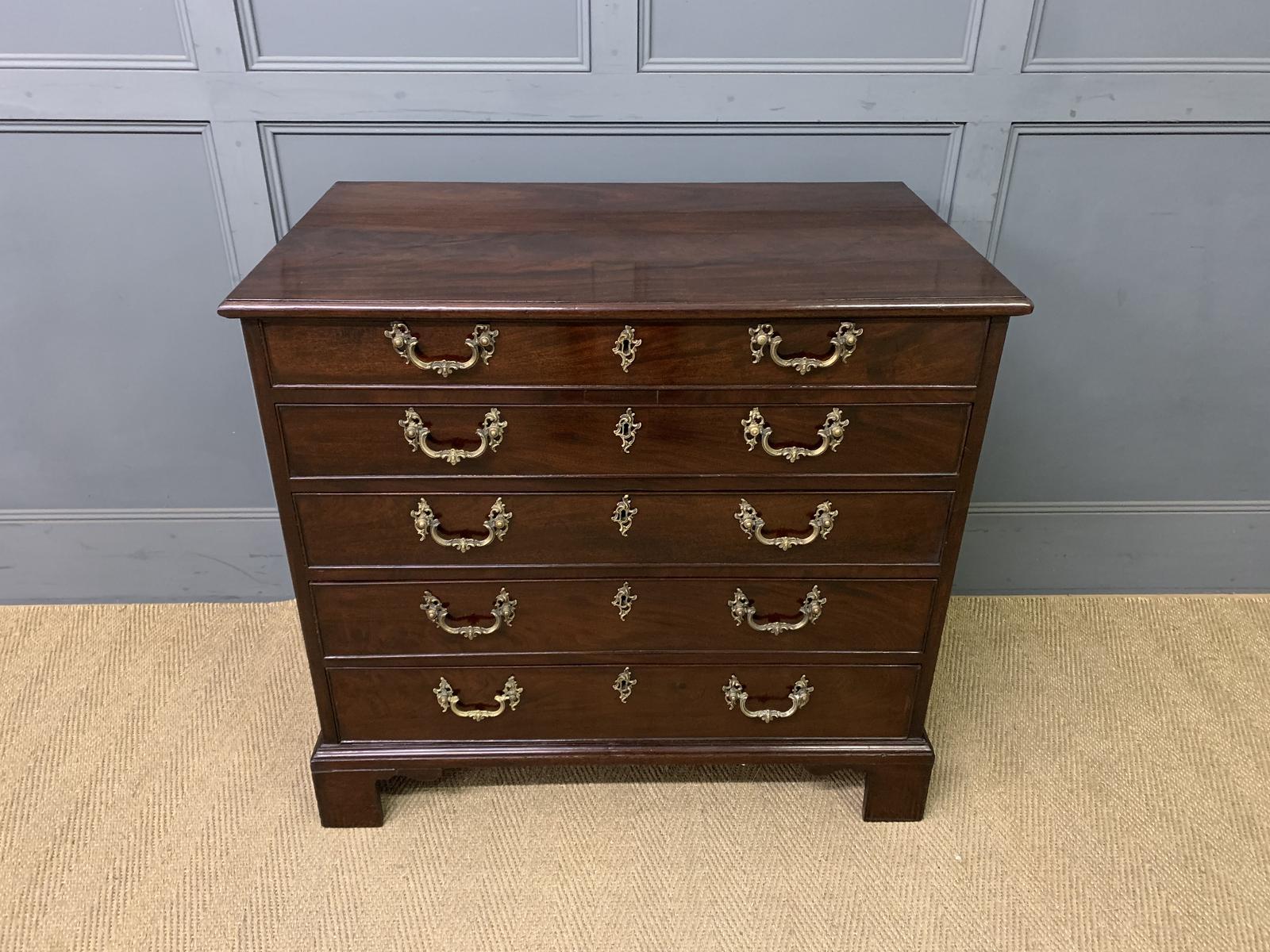 Georgian Mahogany Chest of Drawers (1 of 13)