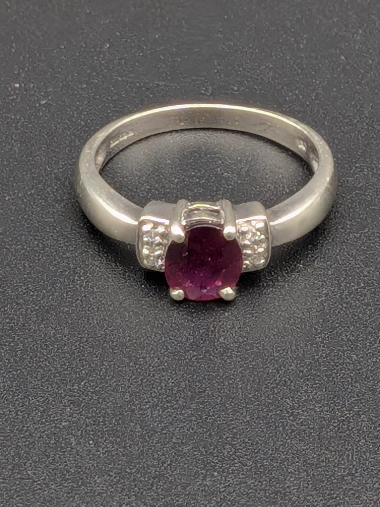 9ct White Gold & Garnet Ring (1 of 7) 9ct White Gold & Garnet Ring (1 of 7)