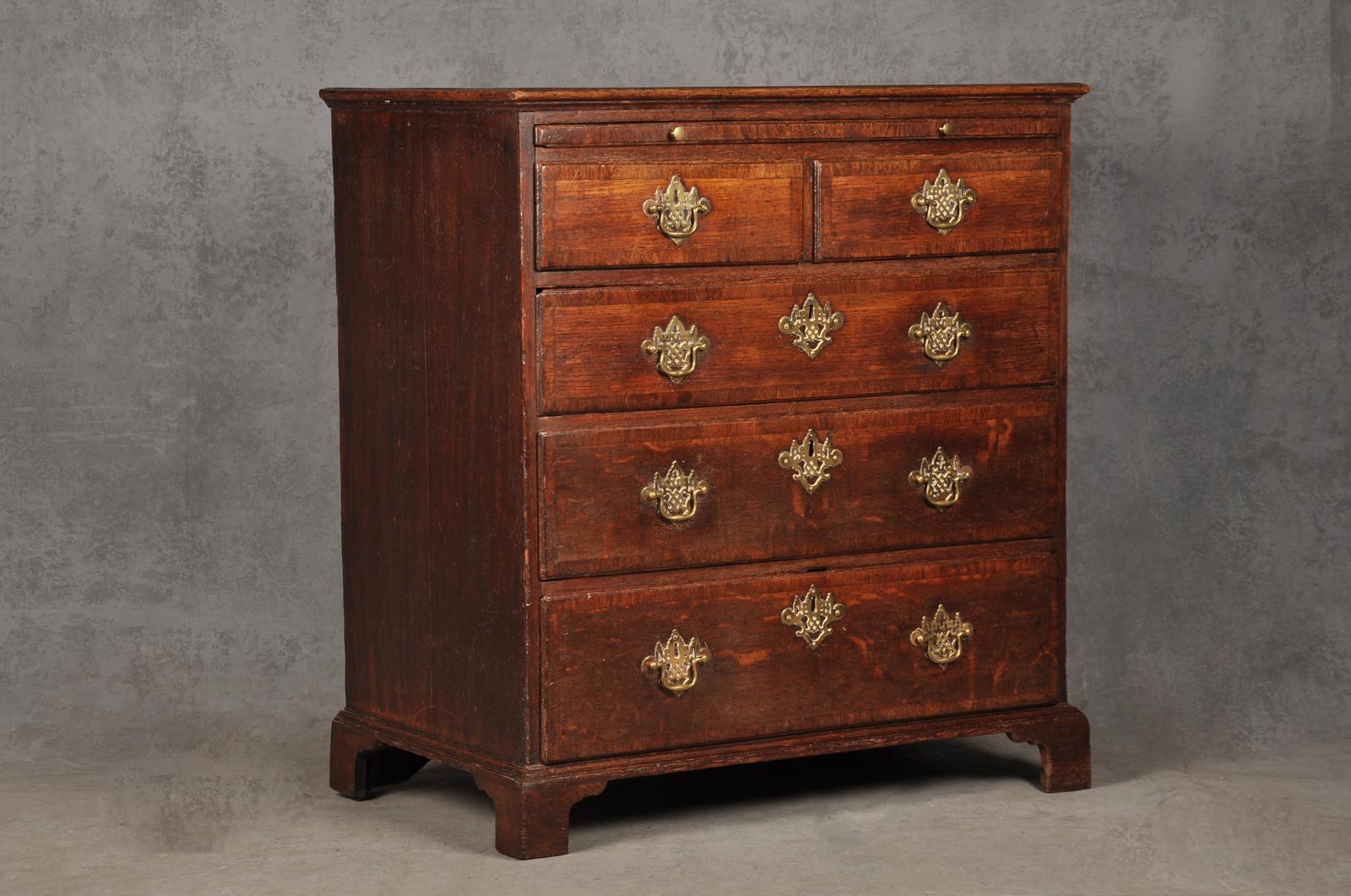 Small 18th Century Oak Chest of Drawers (1 of 10)
