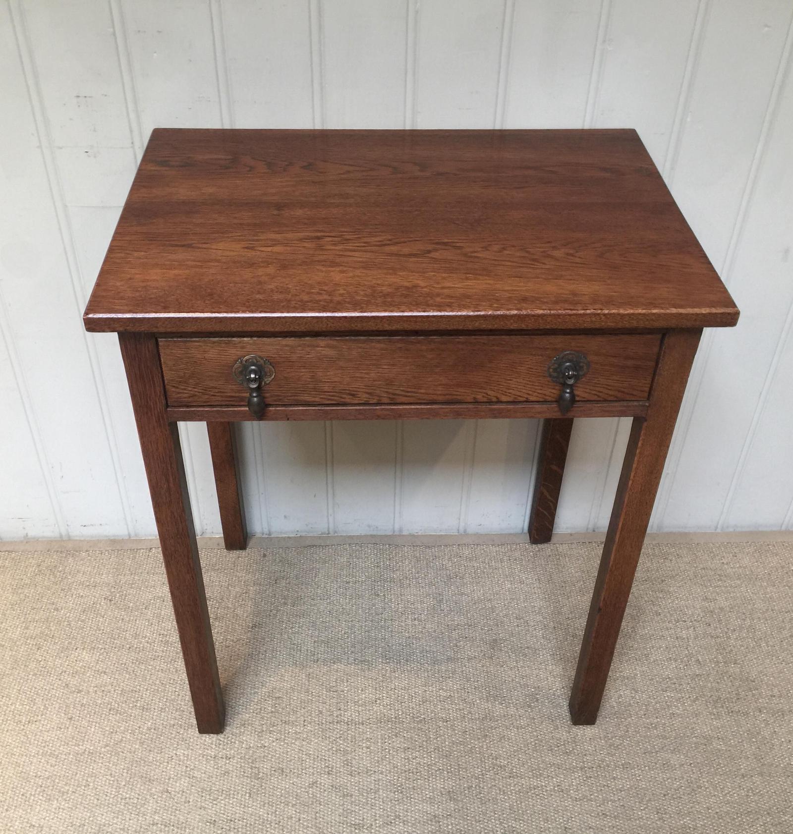 Small Proportioned Oak Table (1 of 11) Small Proportioned Oak Table (1 of 11)