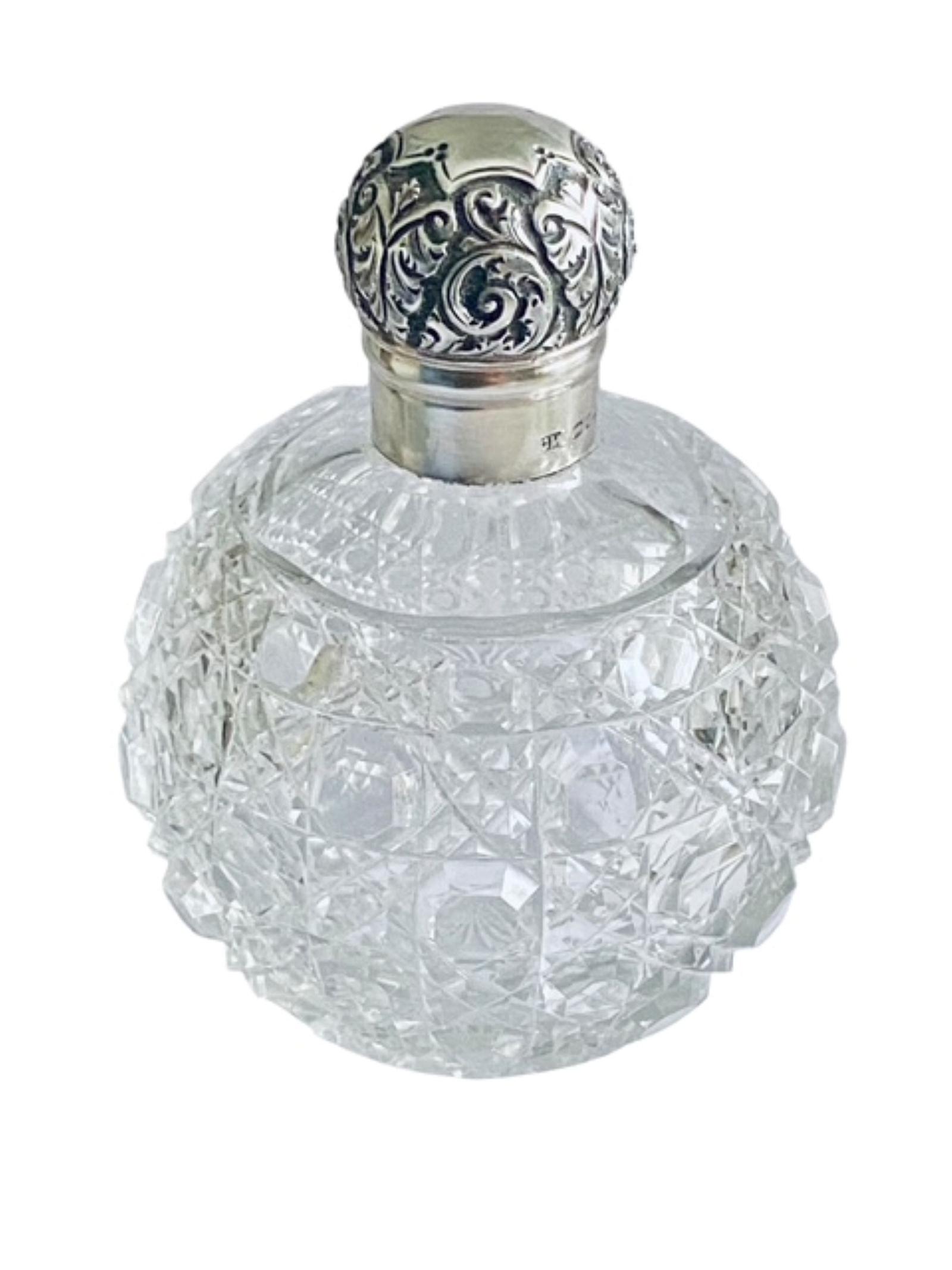 Antique Clear Cut Glass Perfume Scent Bottle with Sterling Silver Lid Circa 1900 (1 of 11) Antique Clear Cut Glass Perfume Scent Bottle with Sterling Silver Lid Circa 1900 (1 of 11)
