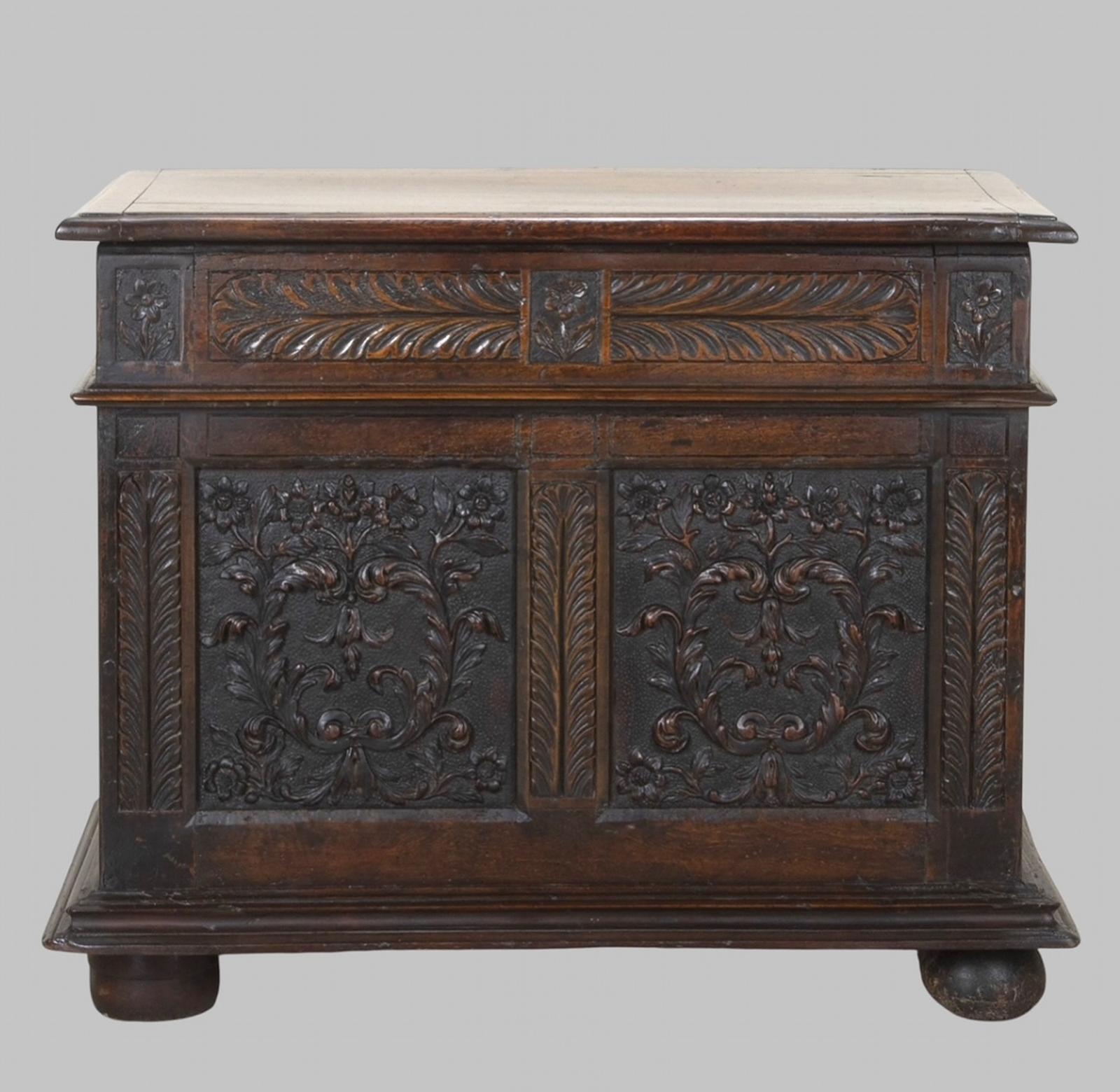 An Attractive Georgian Walnut and Oak Coffer 18thc (1 of 8) An Attractive Georgian Walnut and Oak Coffer 18thc (1 of 8)