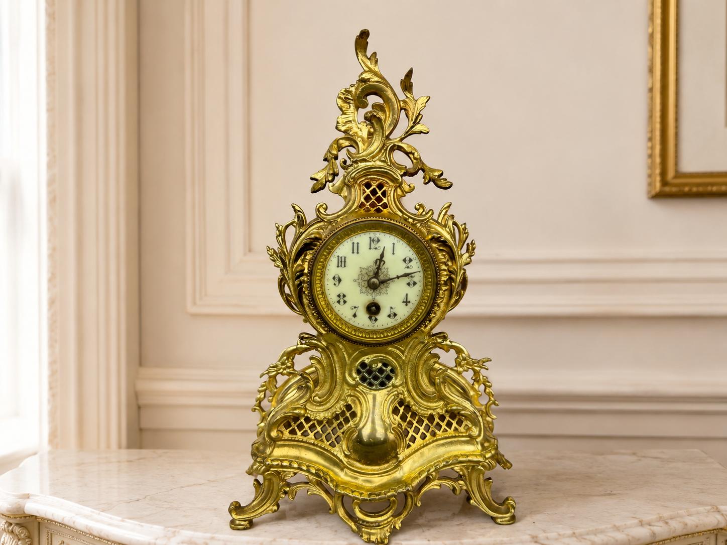 Clock Vintage French Brass Ornate Mantel Clock with Key (1 of 16) Clock Vintage French Brass Ornate Mantel Clock with Key (1 of 16)