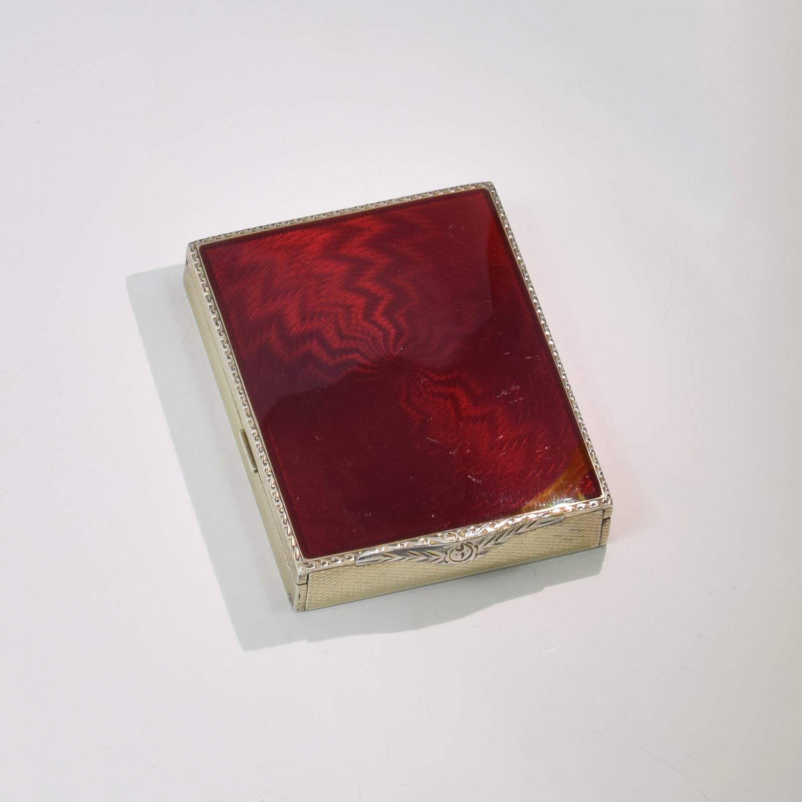 Fine Silver Gilt & Red Guilloche Enamel Compact (1 of 13) Fine Silver Gilt & Red Guilloche Enamel Compact (1 of 13)
