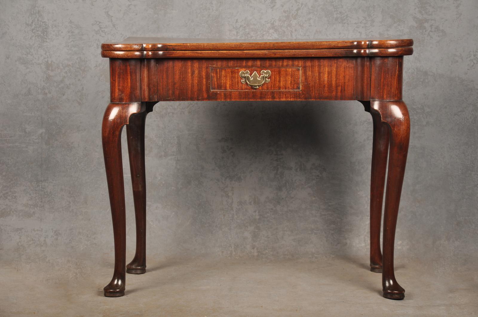 Small 18th Century Mahogany Tea Table (1 of 13) Small 18th Century Mahogany Tea Table (1 of 13)