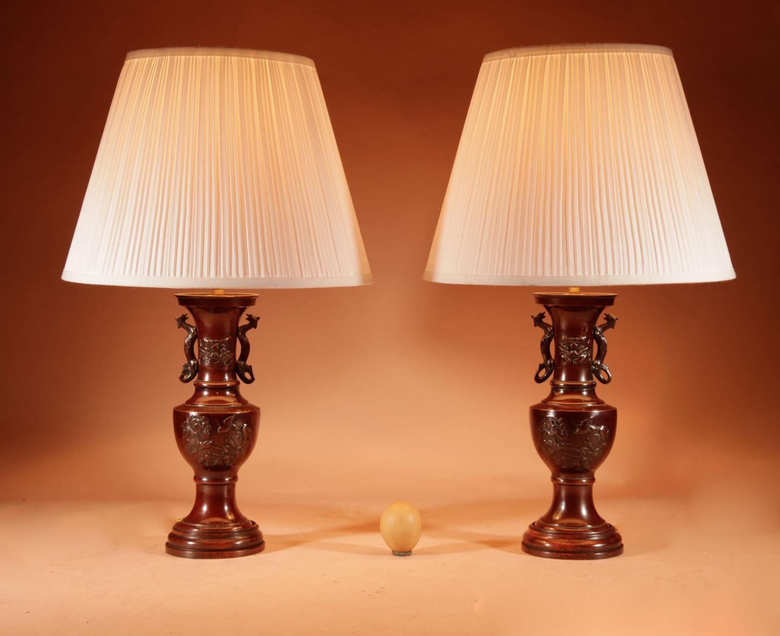 Elegant Pair of Fine Japanese Bronze Table Lamps - Meiji (1868-1912) (1 of 5) Elegant Pair of Fine Japanese Bronze Table Lamps - Meiji (1868-1912) (1 of 5)