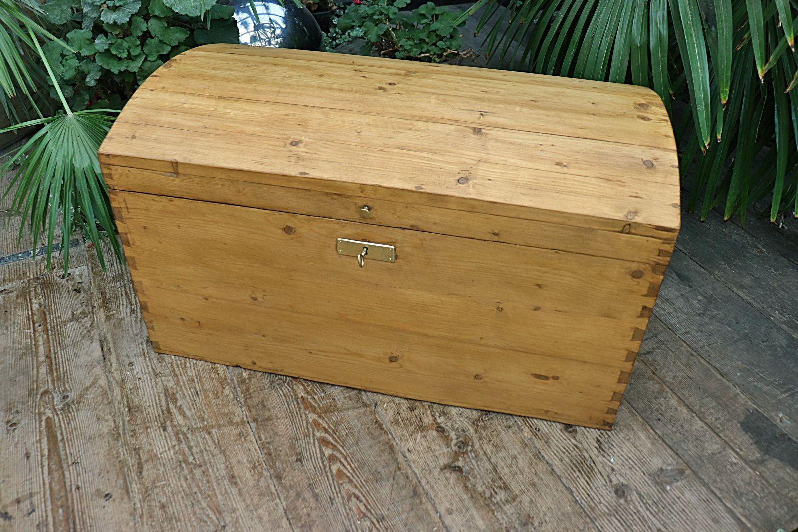 Lovely Old Pine Domed Blanket Box/ Chest/ Trunk/ With Key (1 of 9)