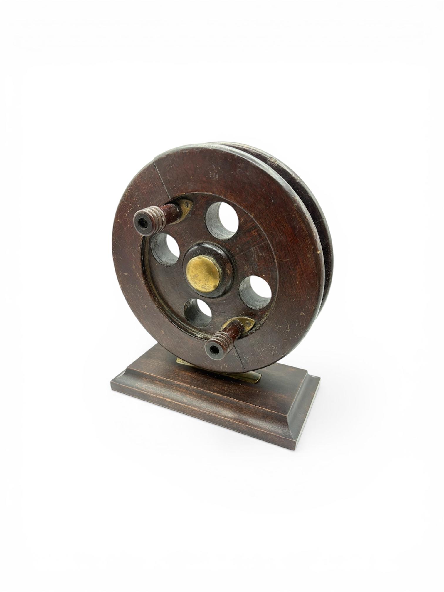 Antique Wooden Centrepin Fishing Reel on Stand – Nottingham Style c.1900 (1 of 6) Antique Wooden Centrepin Fishing Reel on Stand – Nottingham Style c.1900 (1 of 6)