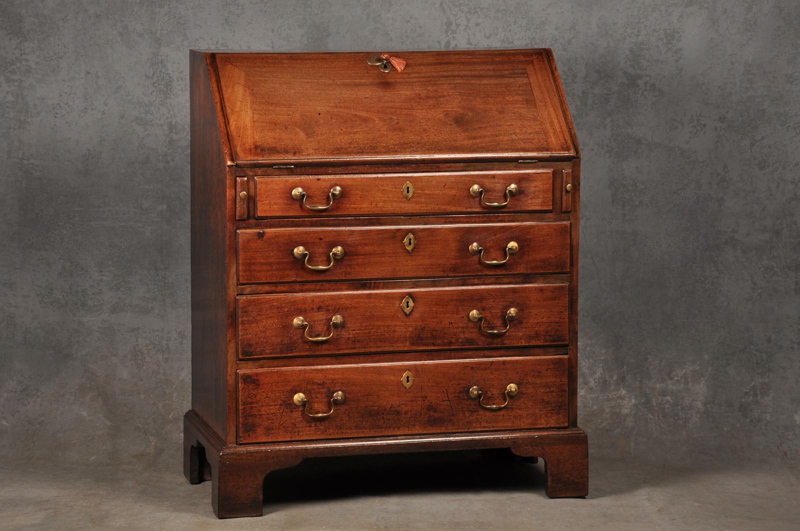 18th Century Mahogany Bureau Of Small Proportions (1 of 10)
