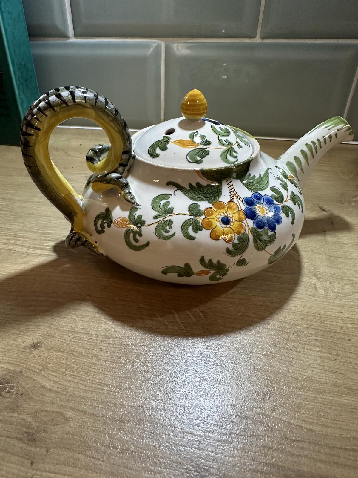 19th Century Italian Cantagalli Majollica Squat Teapot with Serpant Handle (1 of 6) 19th Century Italian Cantagalli Majollica Squat Teapot with Serpant Handle (1 of 6)