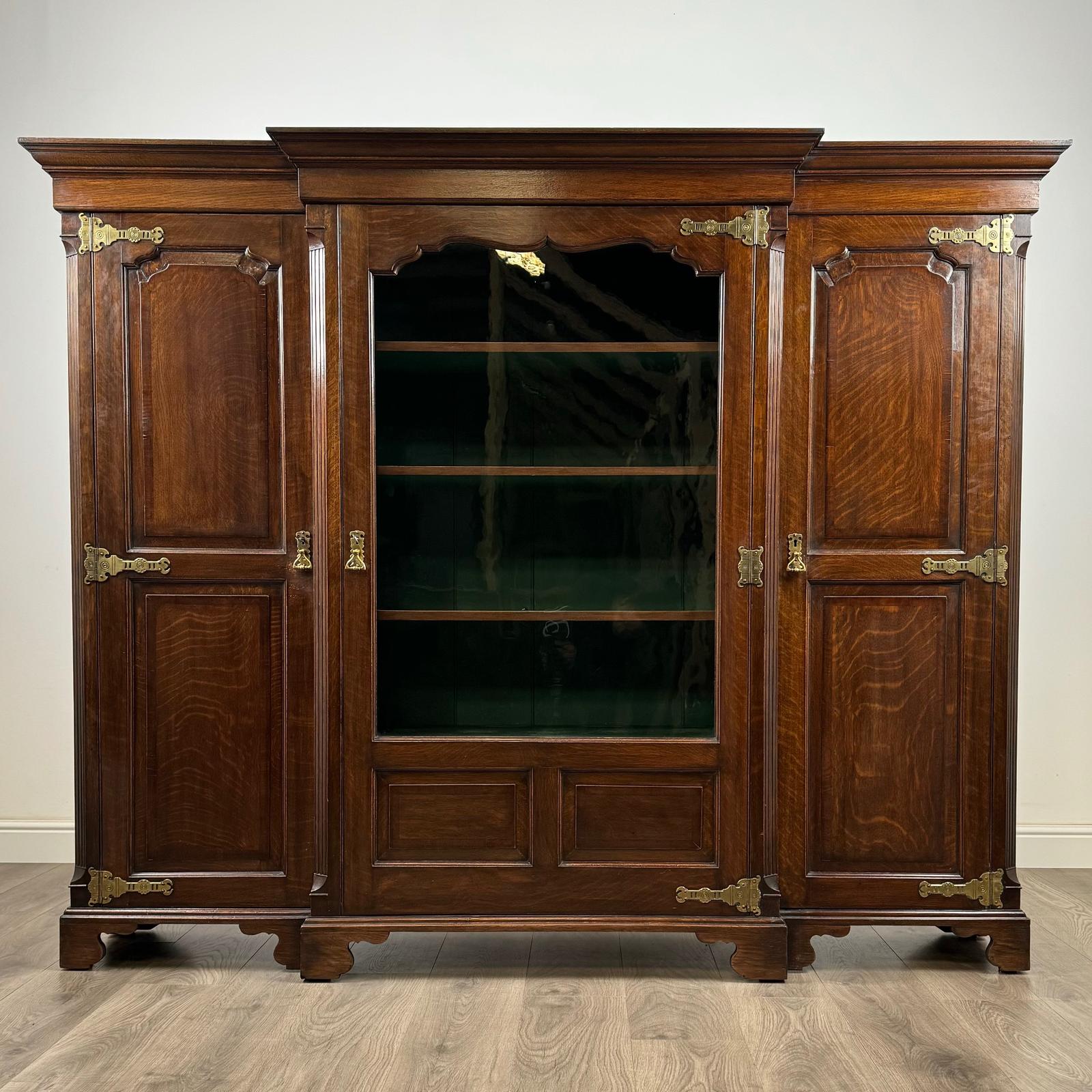 Antique 20th Century Fine Quality Cabinet in Oak (1 of 9)