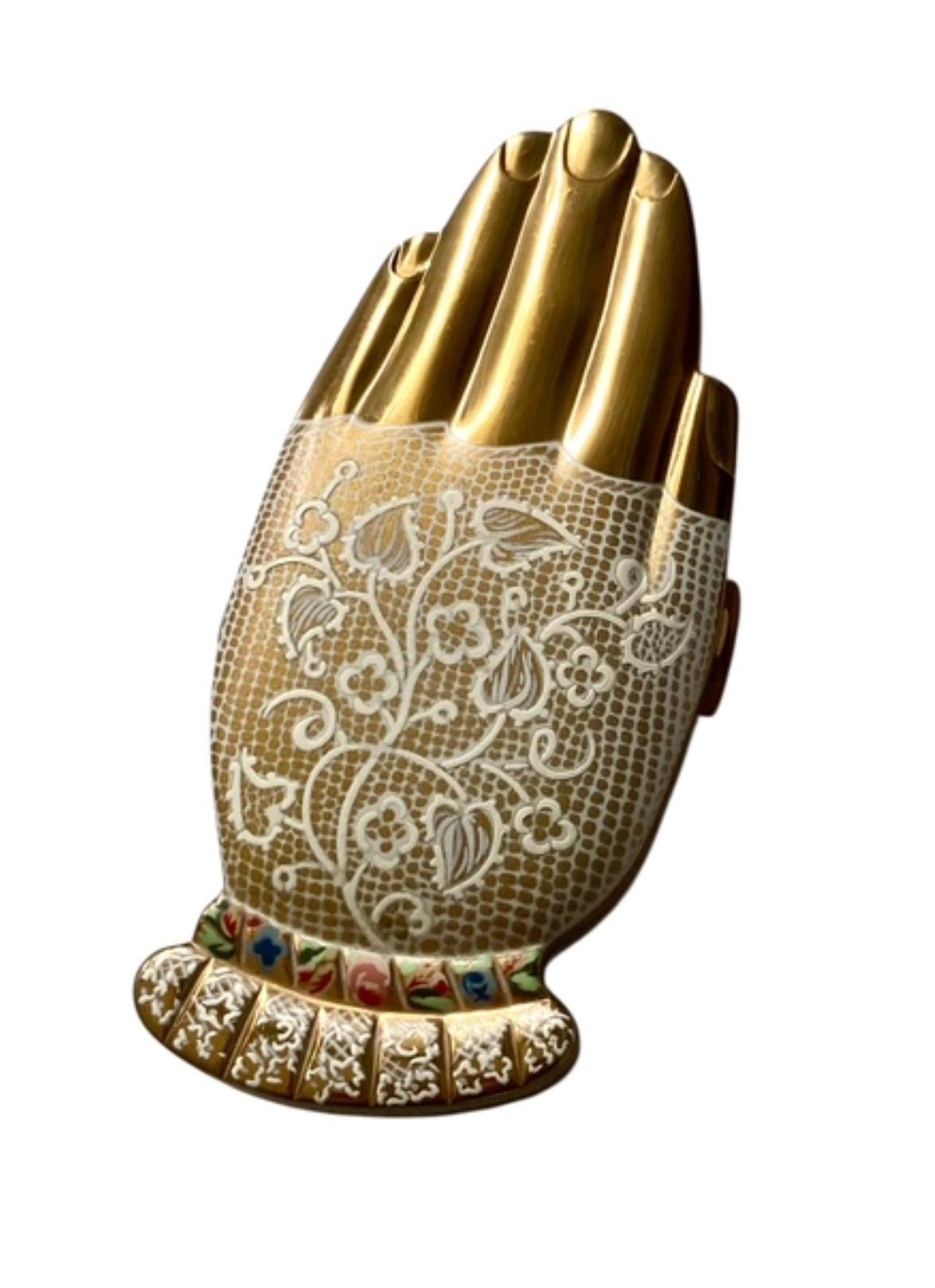 Vintage Powder Compact Volupte Golden Gesture Novelty Hand with Enamelled Mitt Circa 1945 (1 of 12)