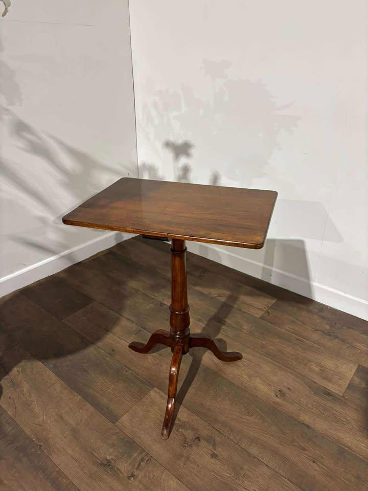 Victorian Mahogany Lamp Table On Tripod Base (1 of 12)