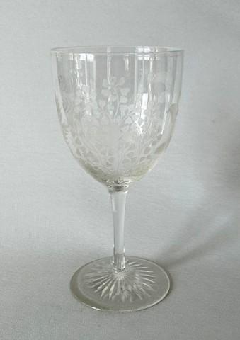 Fine Edwardian Fern & Leaf Etched Wine Goblet (1 of 5) Fine Edwardian Fern & Leaf Etched Wine Goblet (1 of 5)