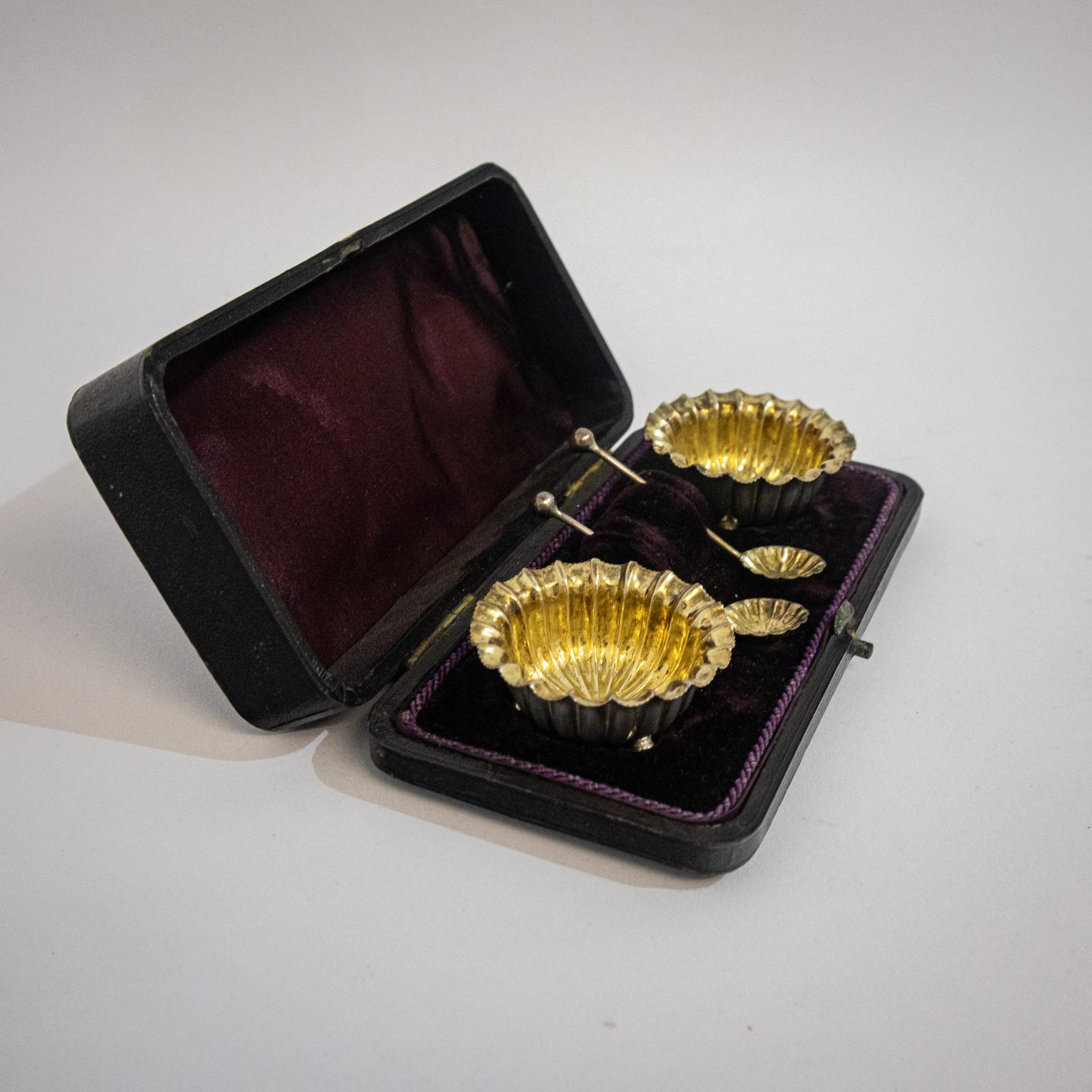 A Fine Pair of Victorian Cased Silver Salts (1 of 11)