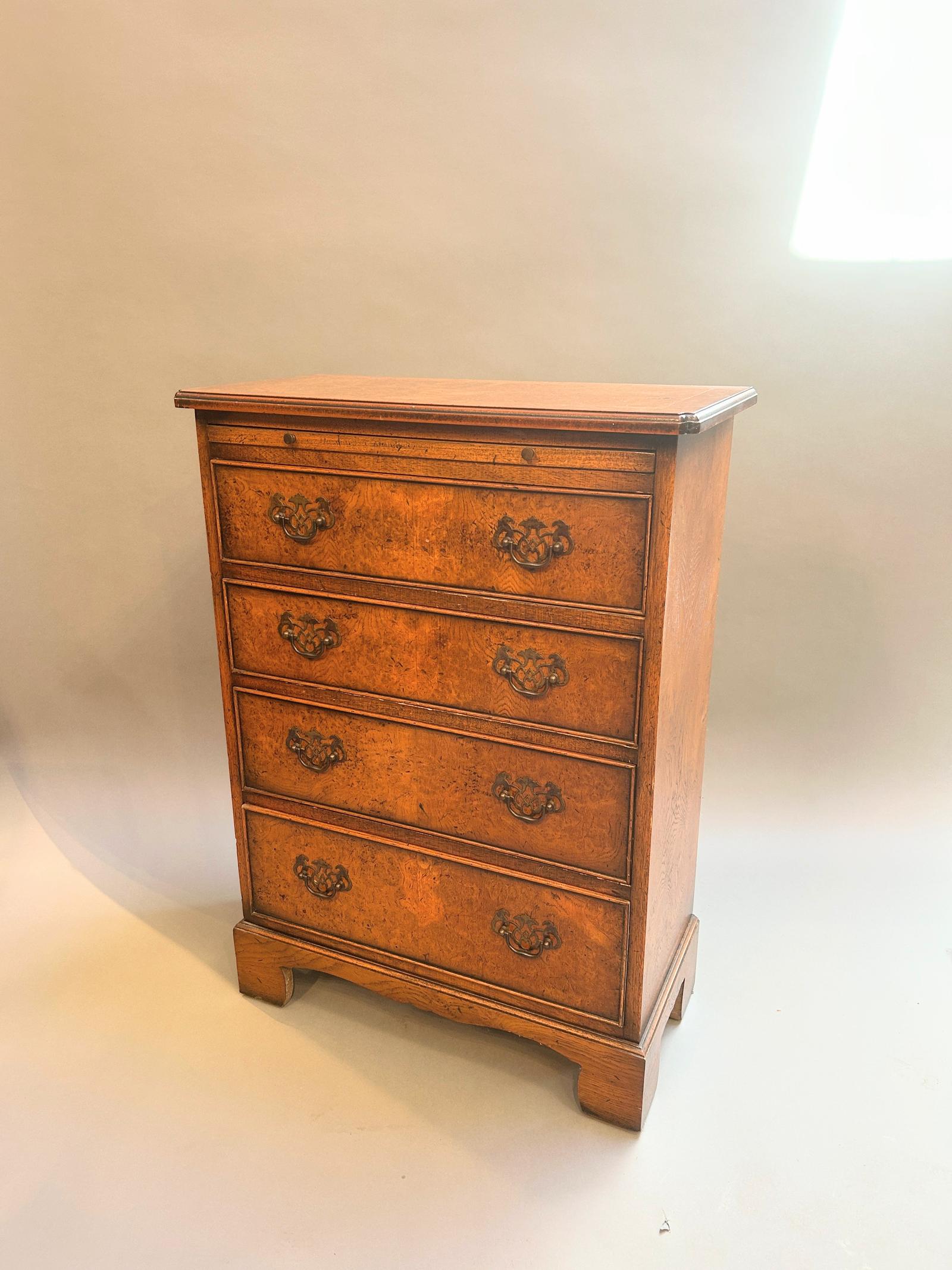 Georgian Revival Small Chest of Drawers (1 of 8) Georgian Revival Small Chest of Drawers (1 of 8)