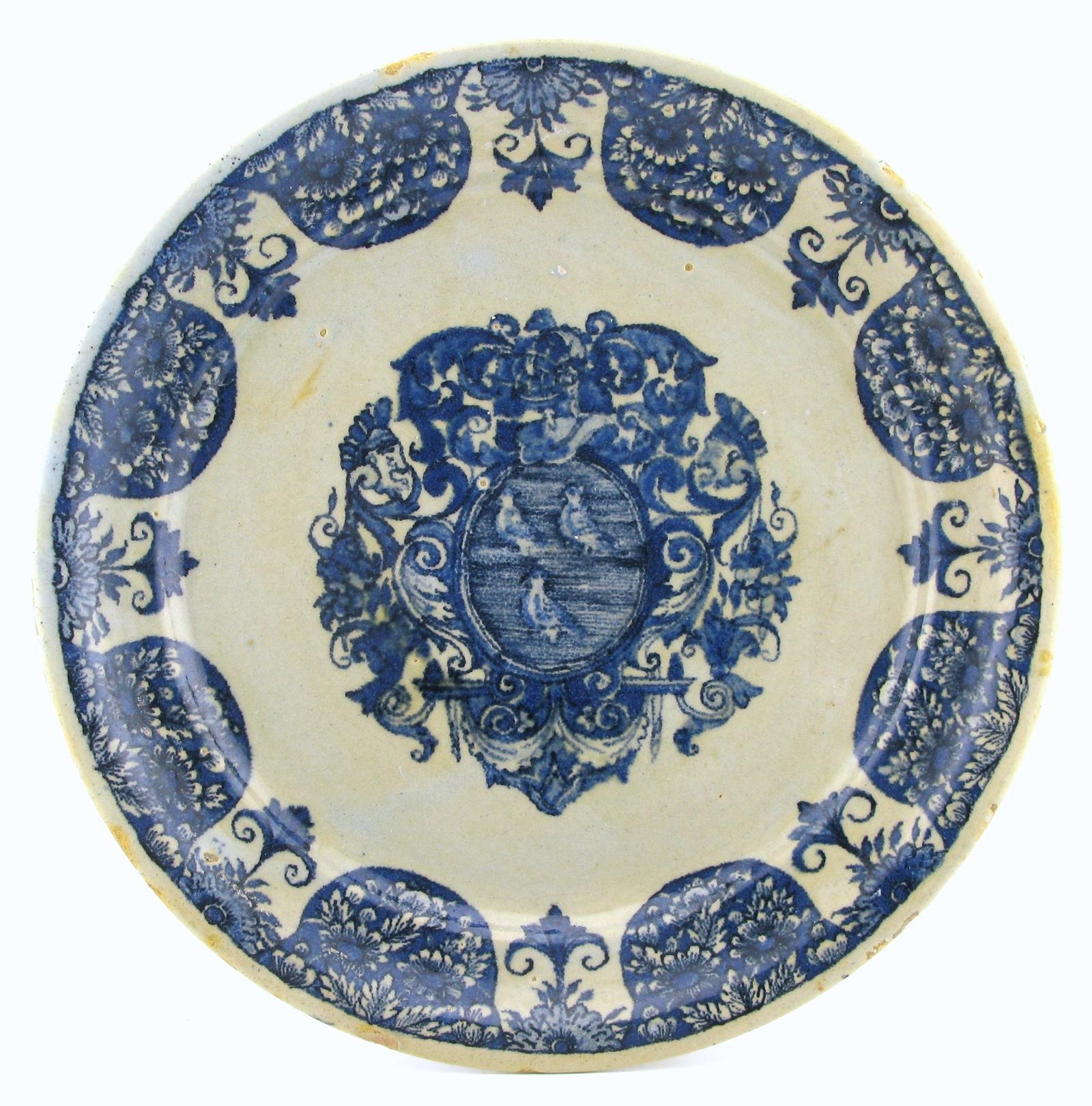 Lille Faience Earthenware Armorial Plate, Late 17th Century / Early 18th Century (1 of 11)