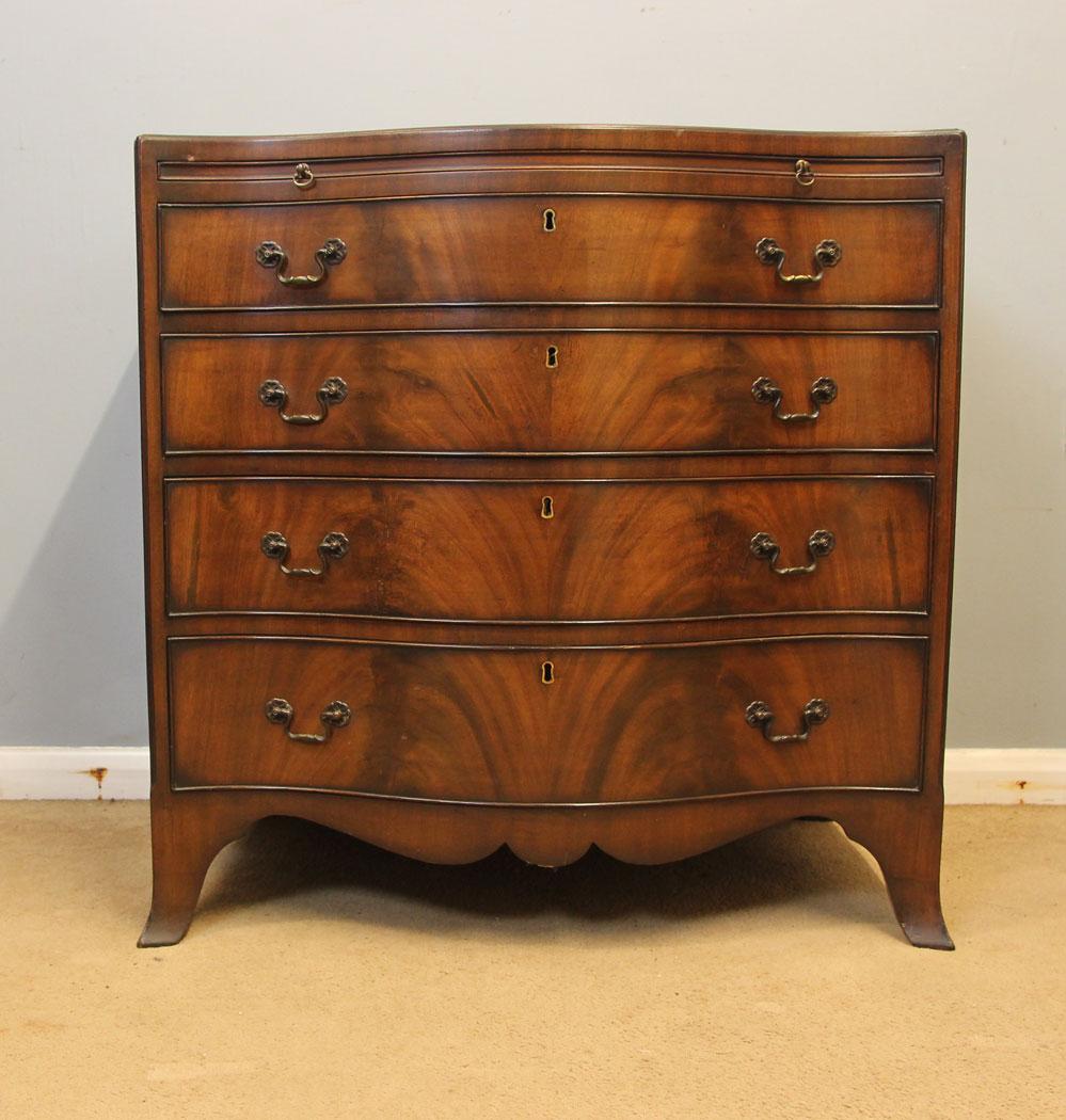 Mahogany Small Georgian Style Serpentine Chest of Drawers (1 of 13) Mahogany Small Georgian Style Serpentine Chest of Drawers (1 of 13)
