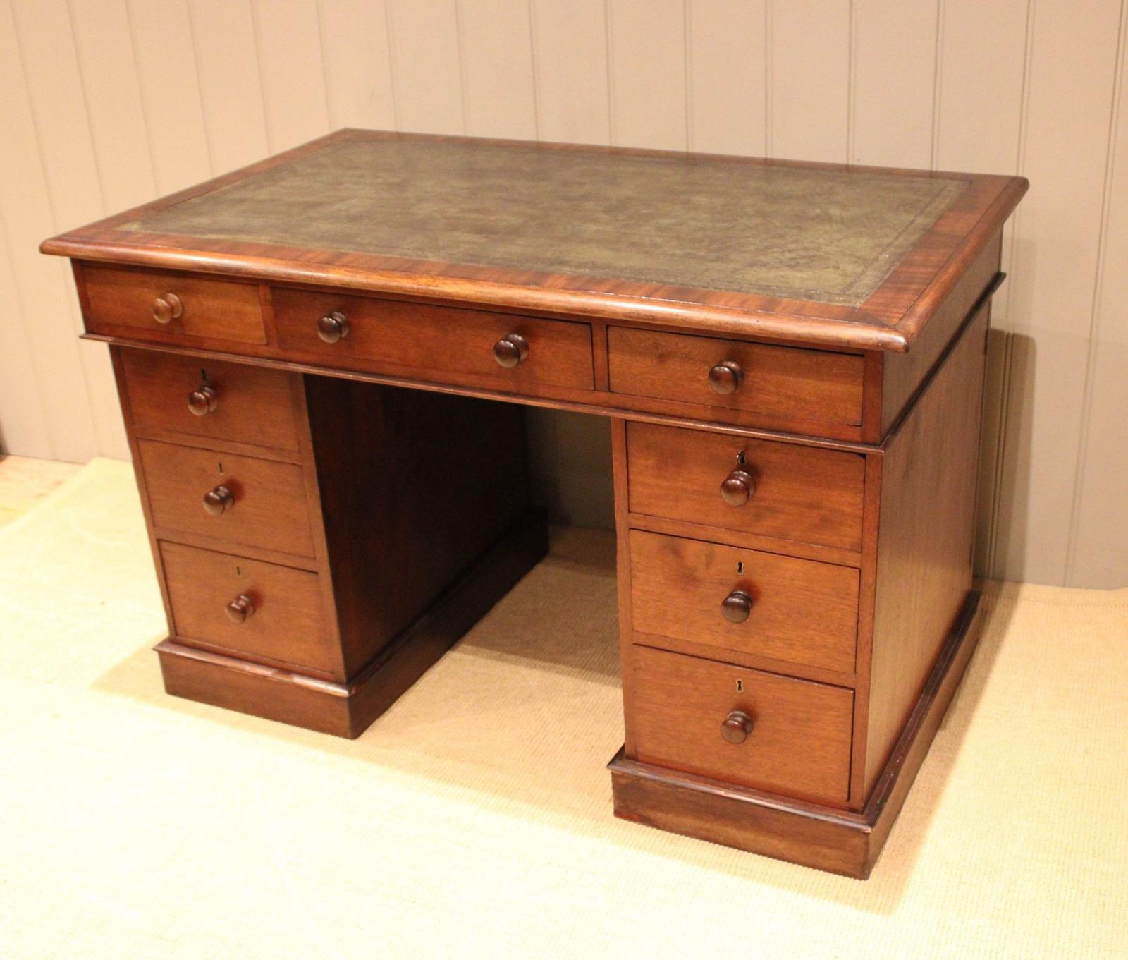 Late 19th Century Small Mahogany Pedestal Partners Desk (1 of 13) Late 19th Century Small Mahogany Pedestal Partners Desk (1 of 13)