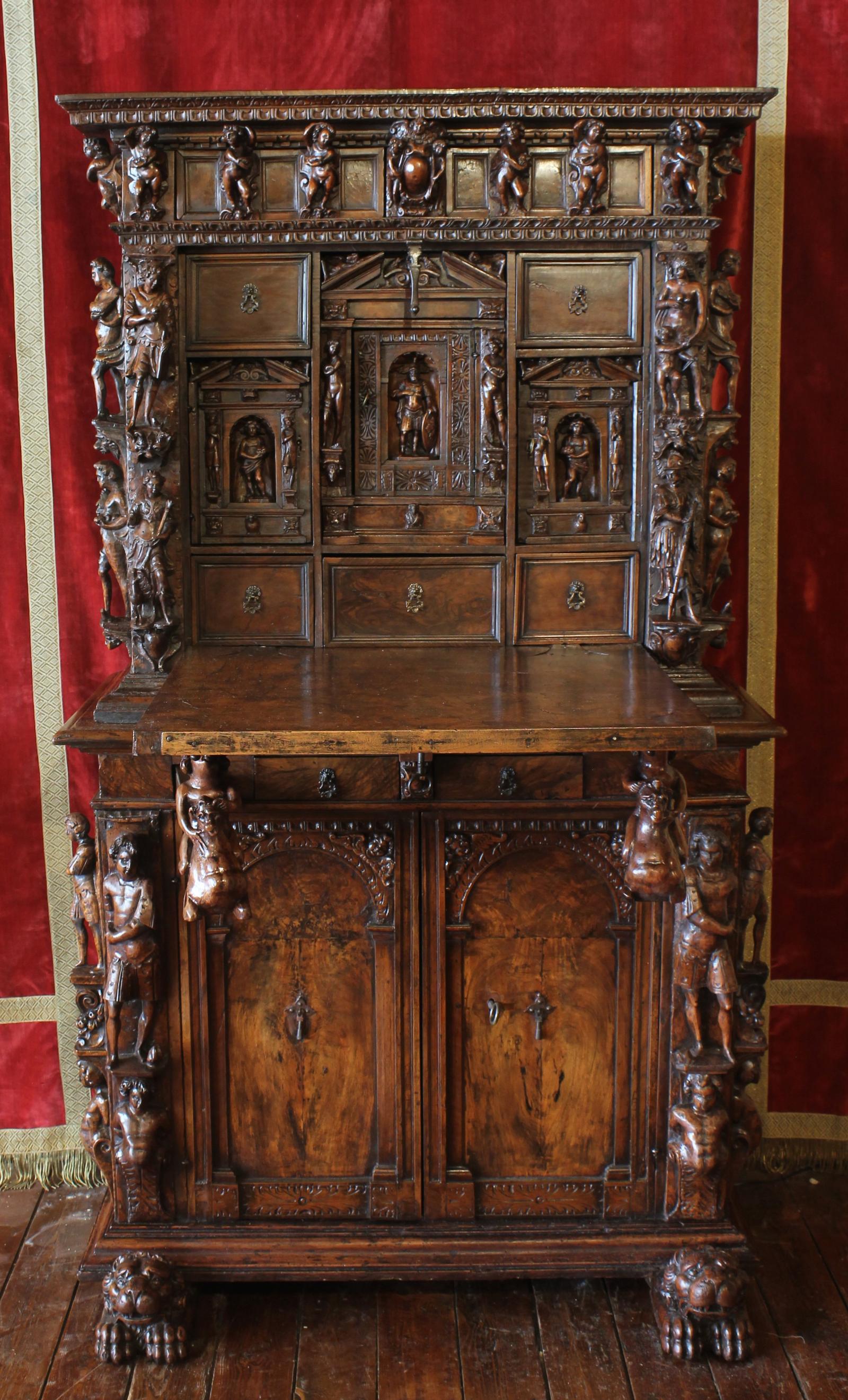 Genoese Cabinet Called Stipo - Renaissance Period in Walnut - 16th Century (1 of 26)