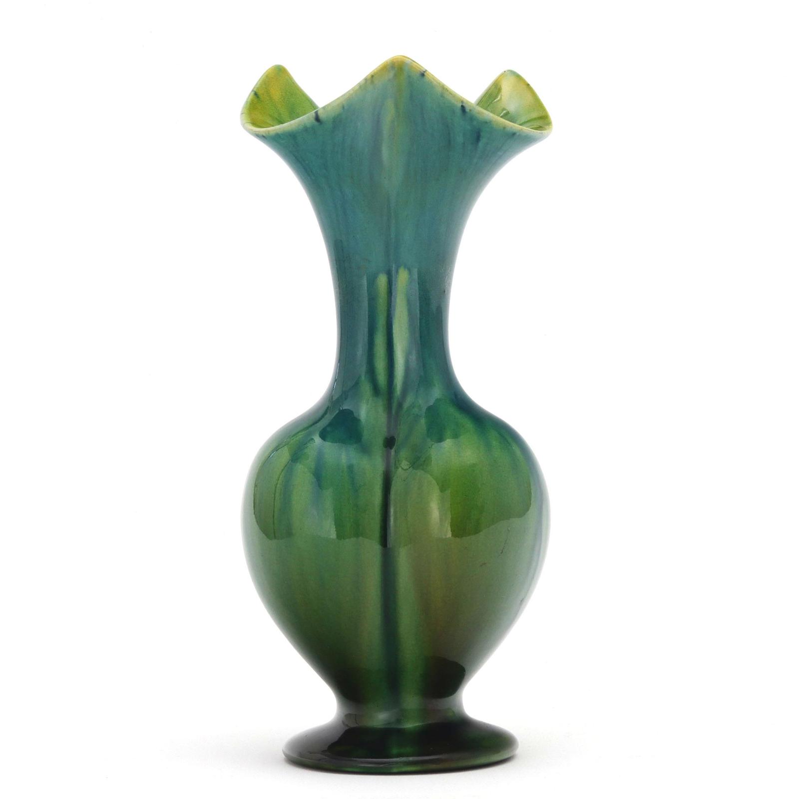 Linthorpe Pottery Streaky Blue-Green Tri-Lobed Vase with Scalloped Rim c1885 (1 of 10) Linthorpe Pottery Streaky Blue-Green Tri-Lobed Vase with Scalloped Rim c1885 (1 of 10)