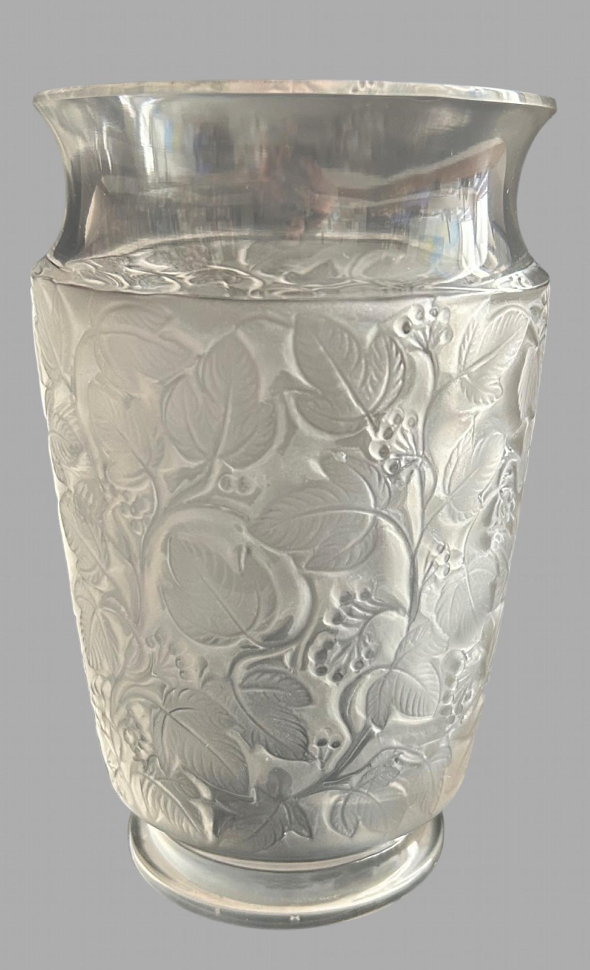Lalique Crystal Deauville Vase (1 of 4)