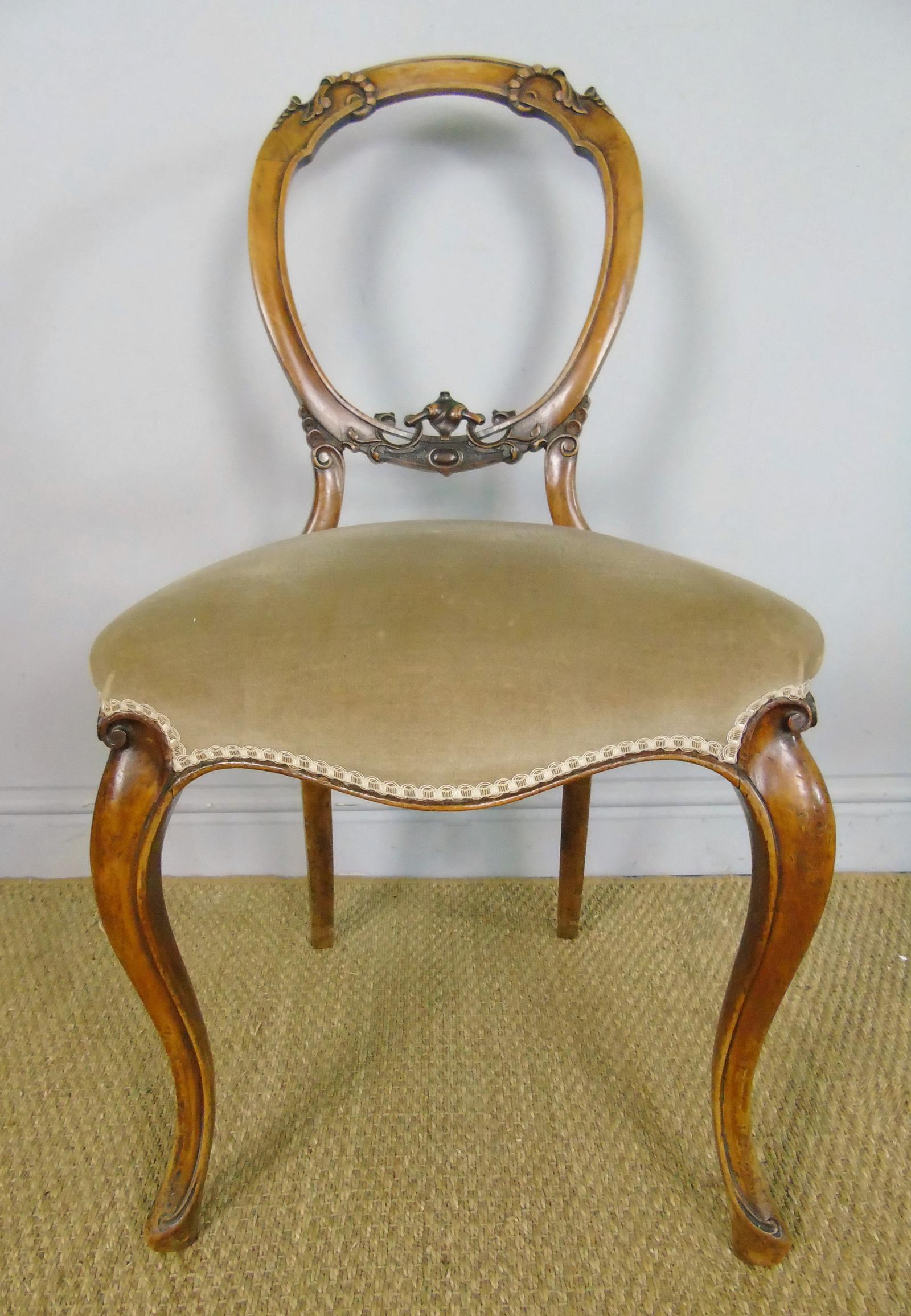 Antique Set of 4 Mahogany Balloon Back Chairs (1 of 8) Antique Set of 4 Mahogany Balloon Back Chairs (1 of 8)