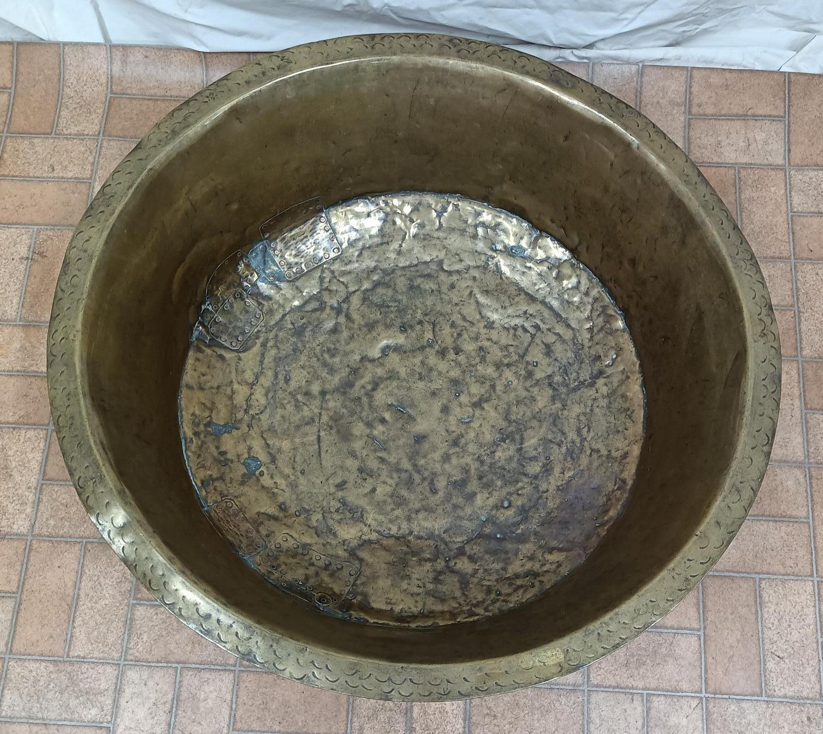 Large Brass Vat / Basin (1 of 4)