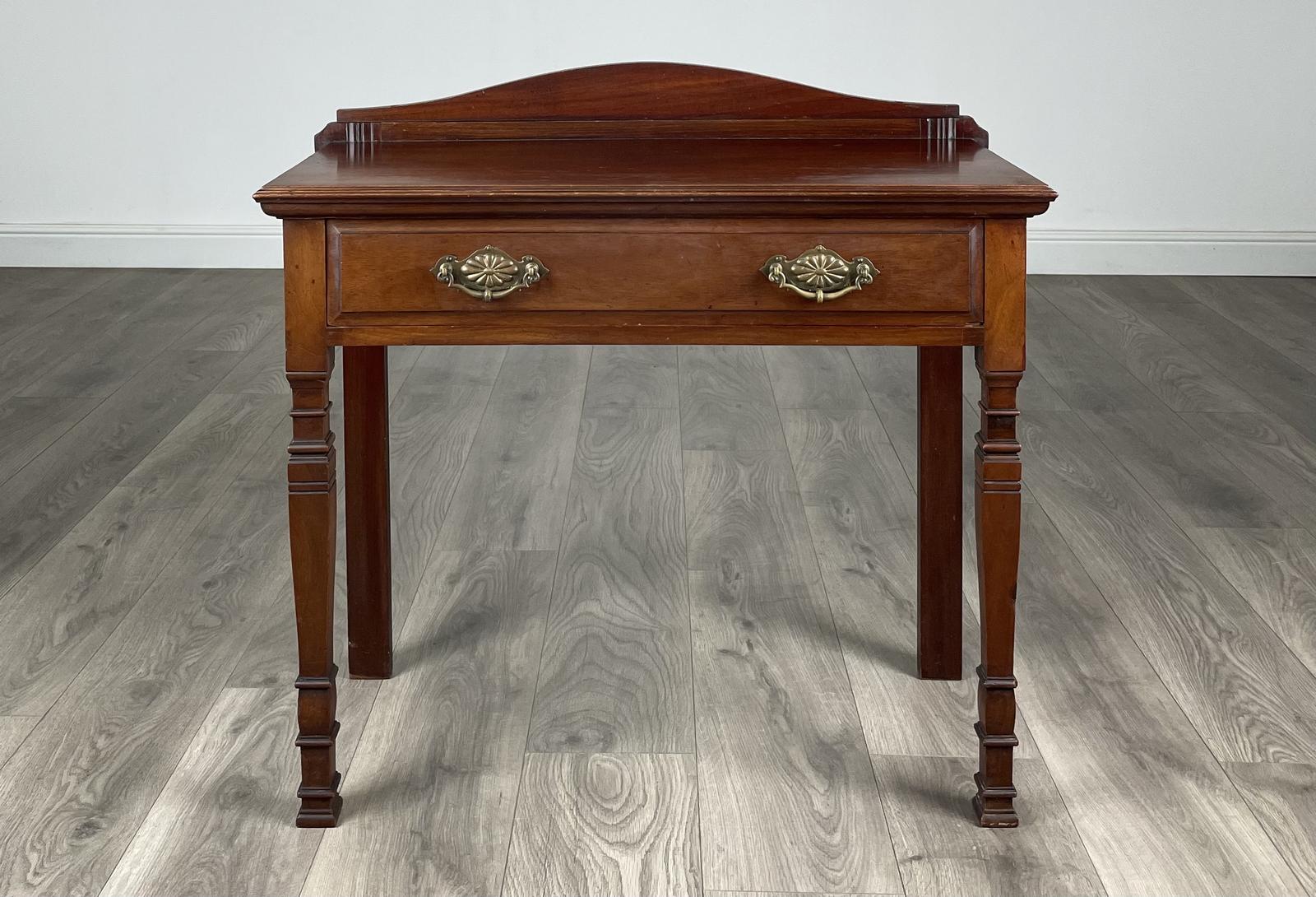 Side Table / Hall Table in Mahogany c.1930 (1 of 11) Side Table / Hall Table in Mahogany c.1930 (1 of 11)