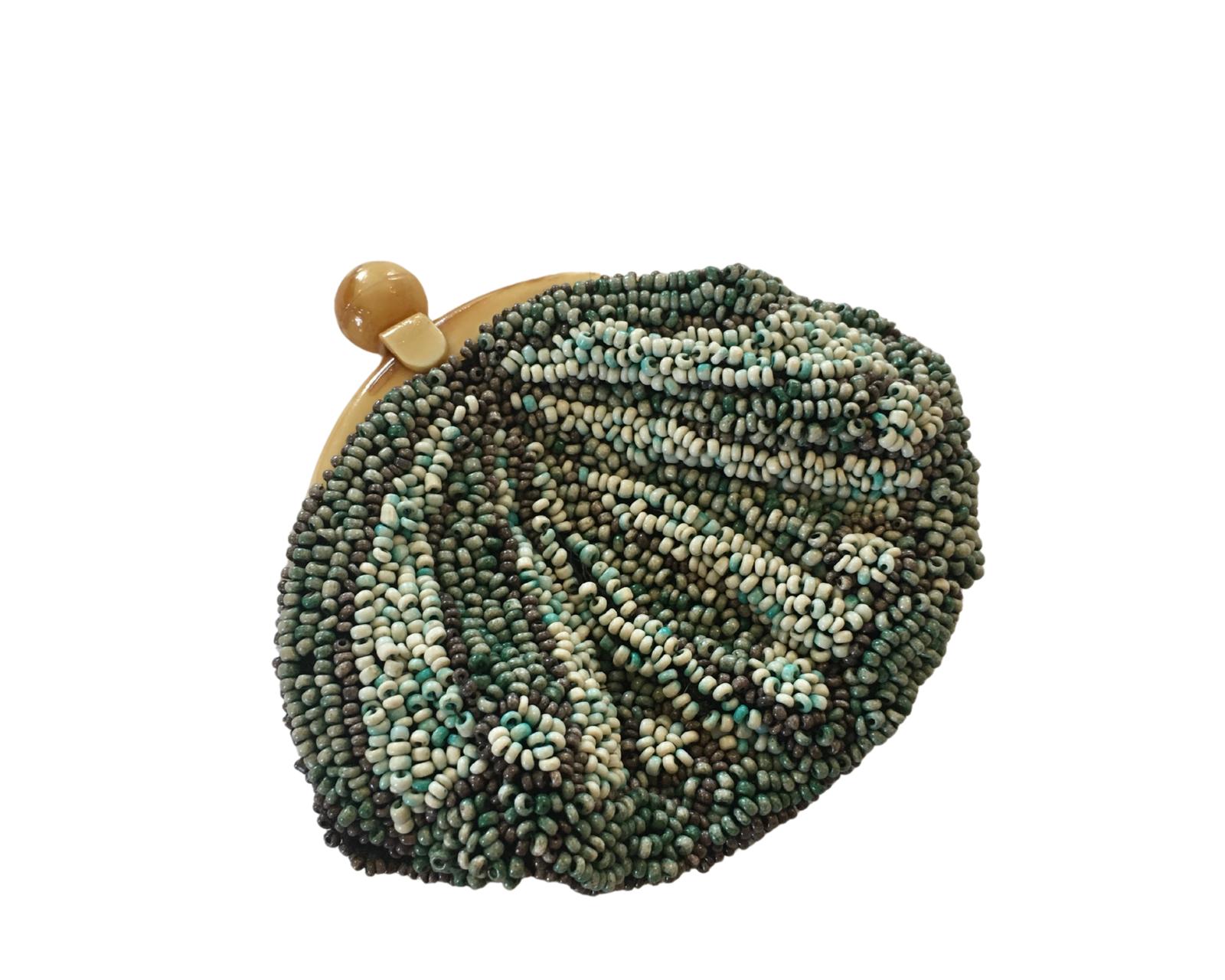 1920s / 1930s Beaded Purse with Ivorine Coloured Clasp (1 of 3)