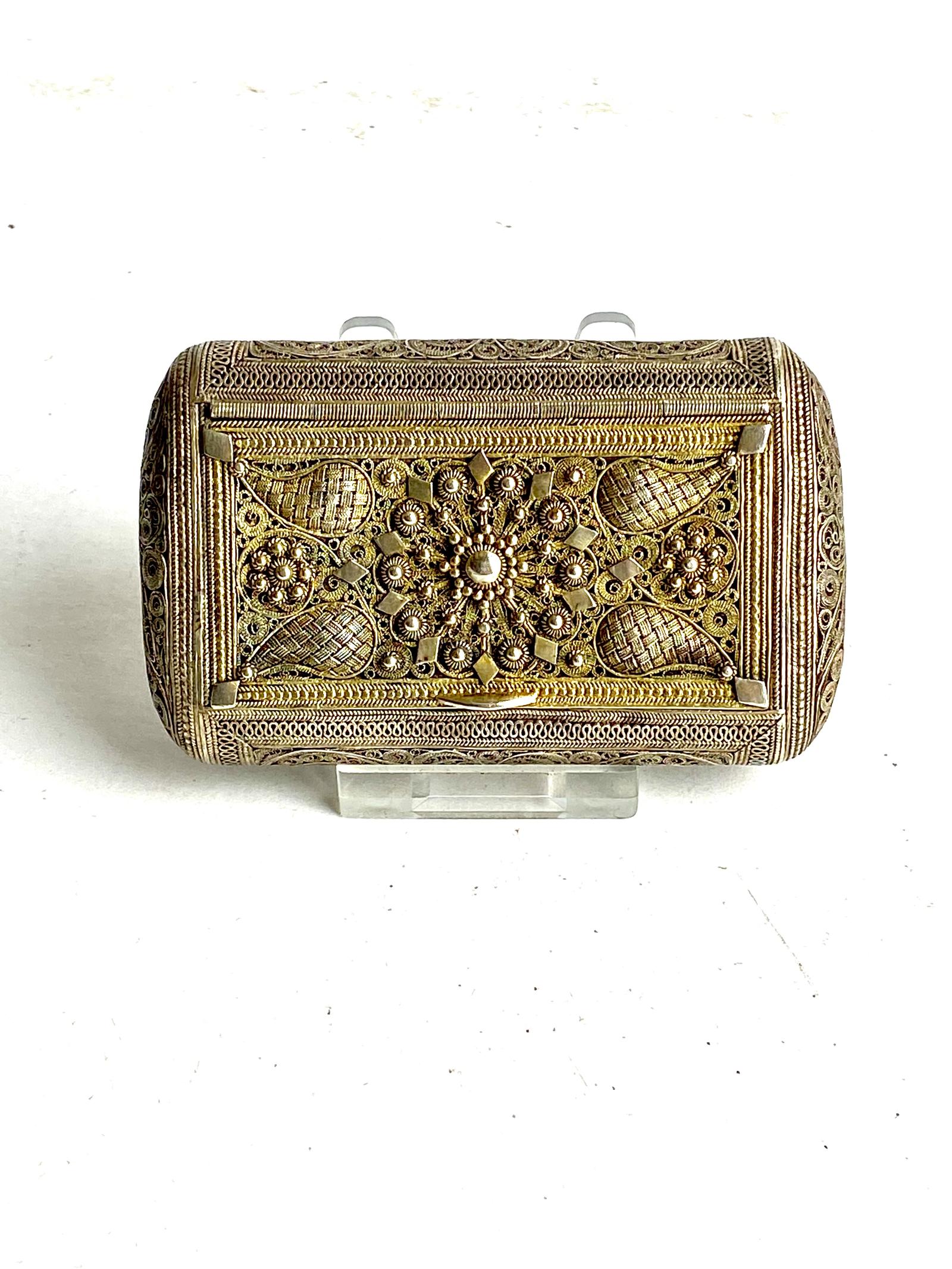 White Metal Filagree Snuff Box (1 of 6)