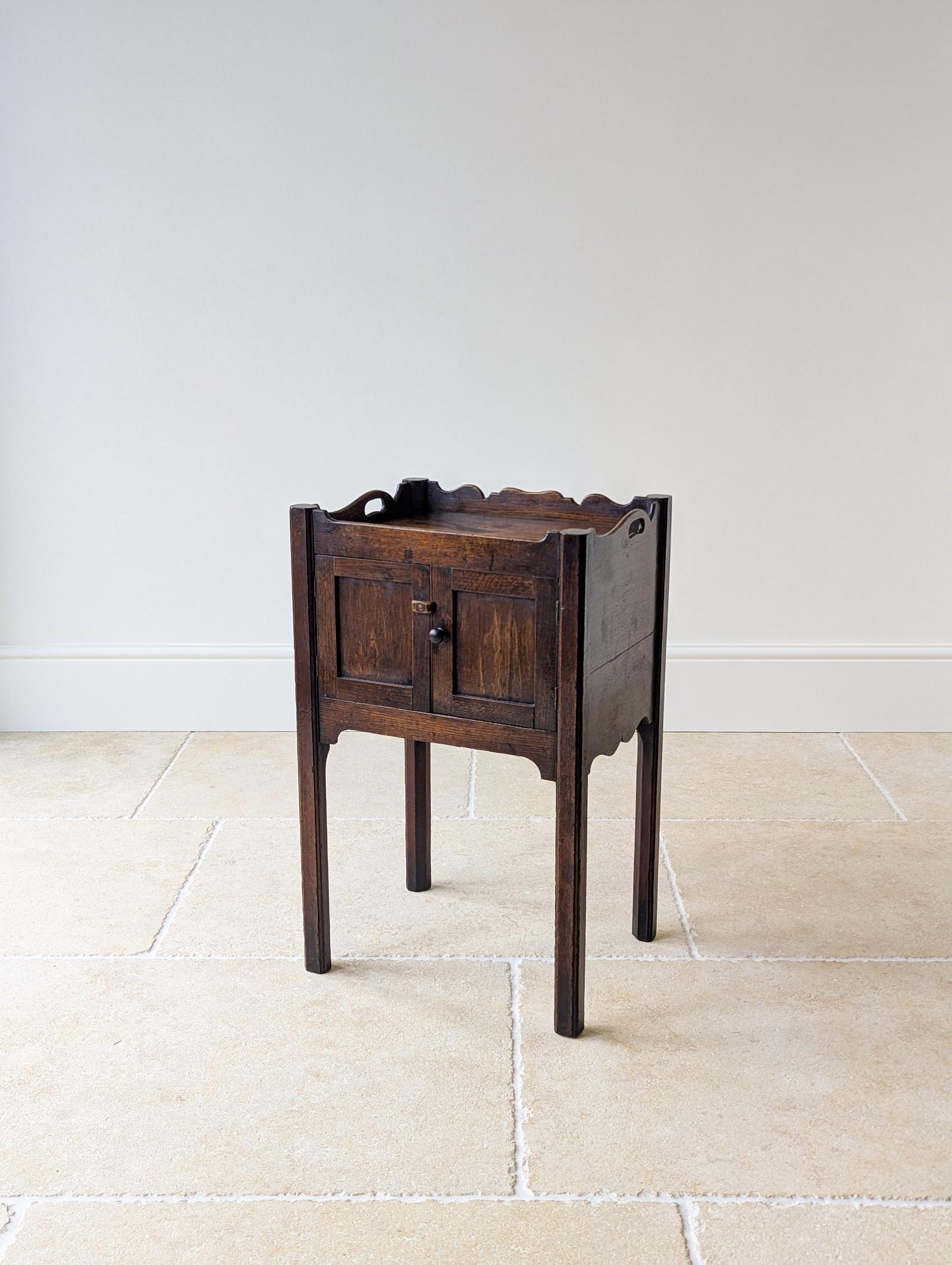 Antique Georgian Oak Bedside Cabinet c.1820 (1 of 15)