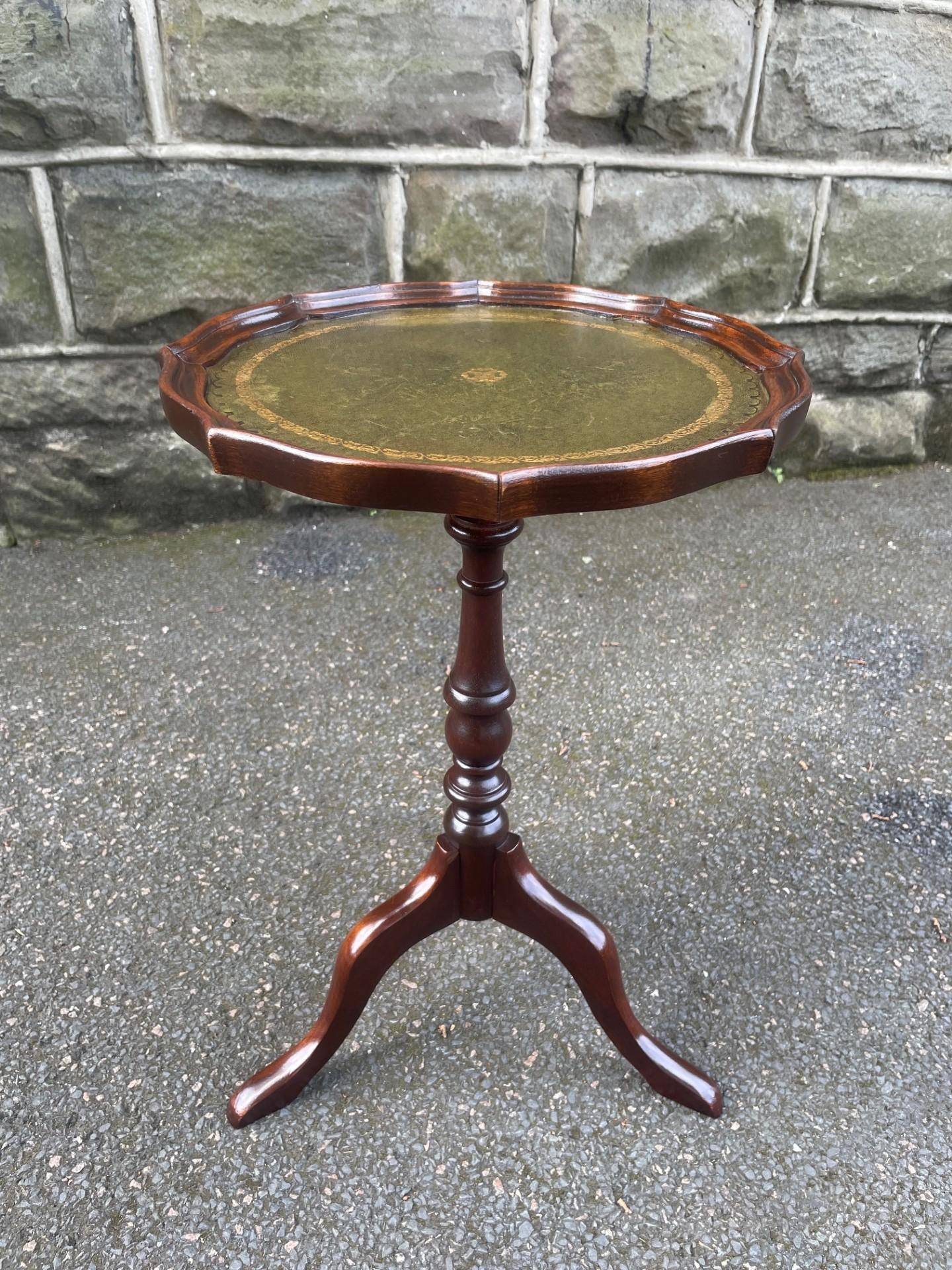 Quality Walnut Tripod Wine Table (1 of 5) Quality Walnut Tripod Wine Table (1 of 5)