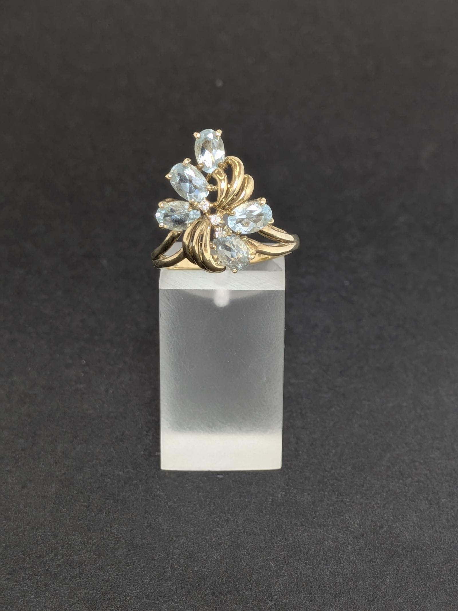 Aquamarine & Diamond 9ct Ring (1 of 9) Aquamarine & Diamond 9ct Ring (1 of 9)