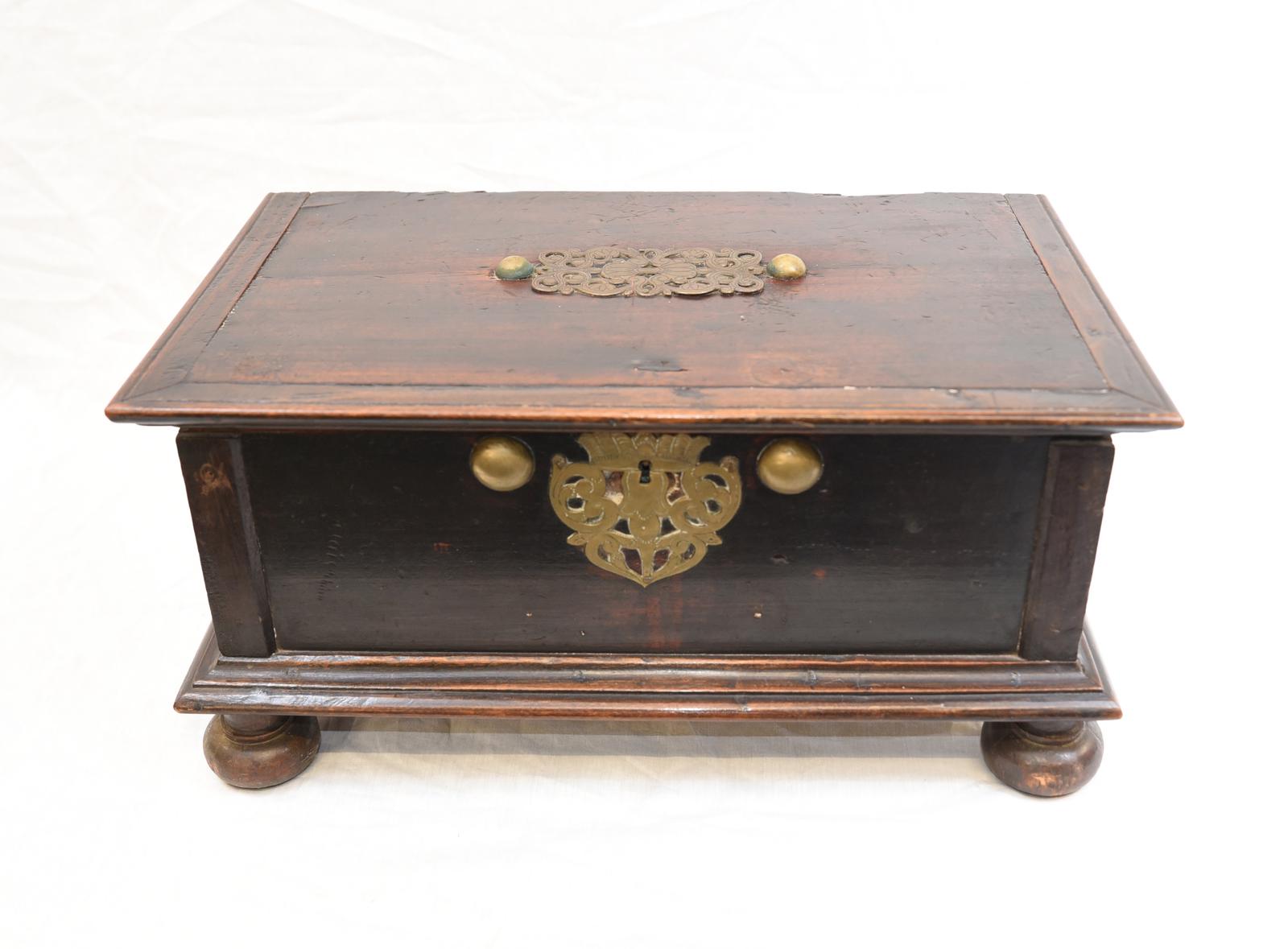17th Century Portugese Casket Box - Walnut Jewellery Case (1 of 11) 17th Century Portugese Casket Box - Walnut Jewellery Case (1 of 11)
