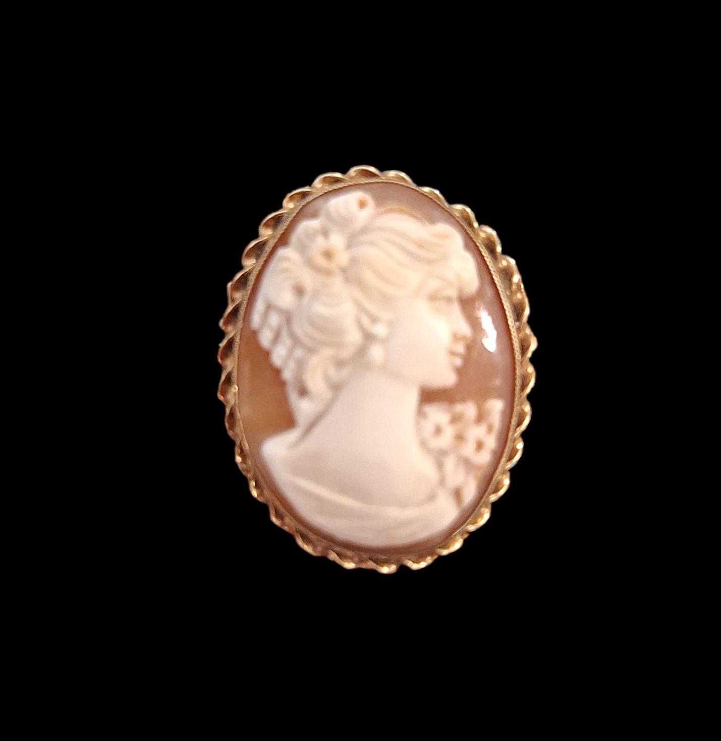 9ct Gold Hallmarked Oval Shaped Cameo Pin Brooch (1 of 3)