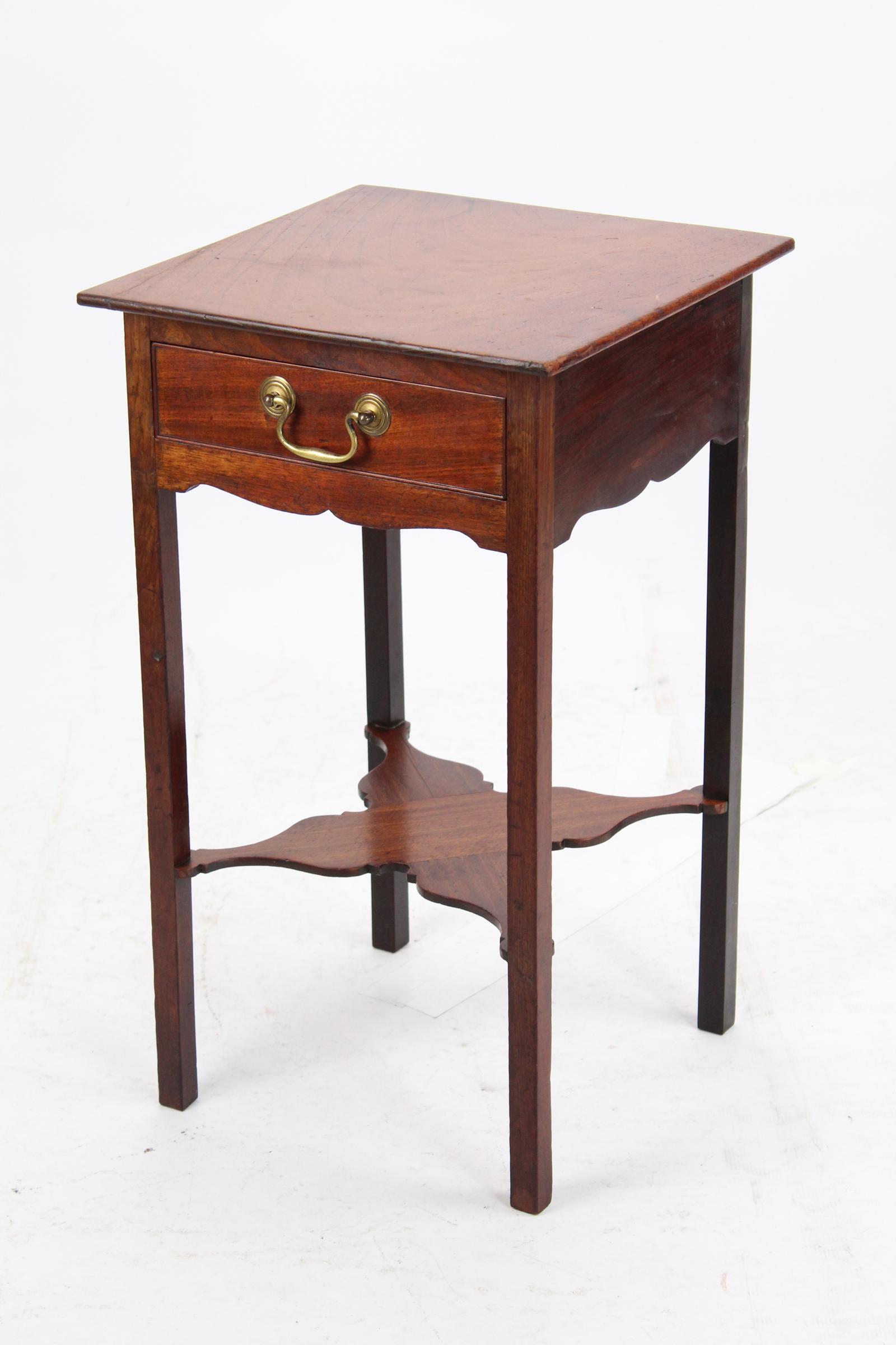 Small Georgian Mahogany Bedside Table with Drawer (1 of 9) Small Georgian Mahogany Bedside Table with Drawer (1 of 9)