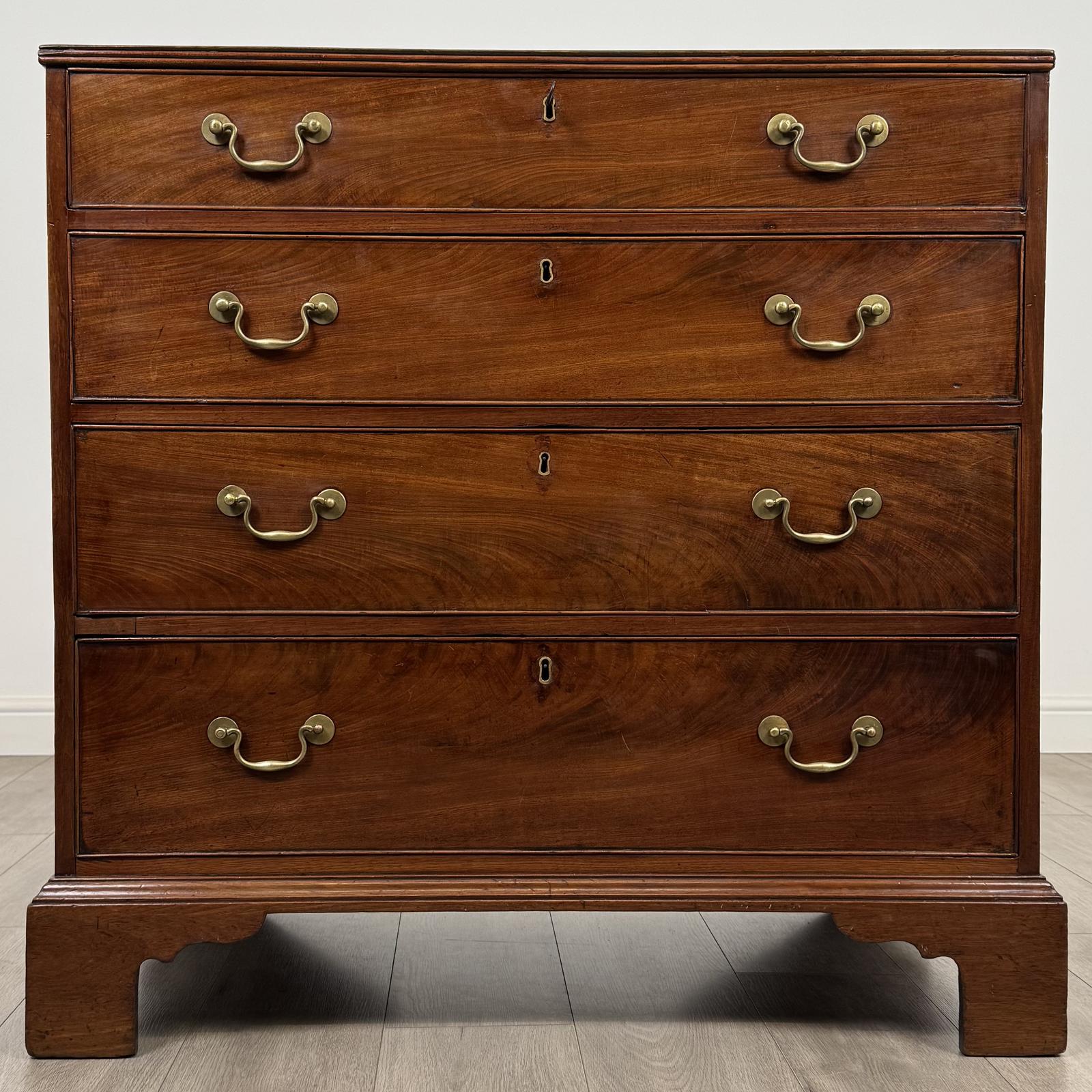 Antique 18th Century Good Quality Mahogany Chest of Drawers (1 of 11)