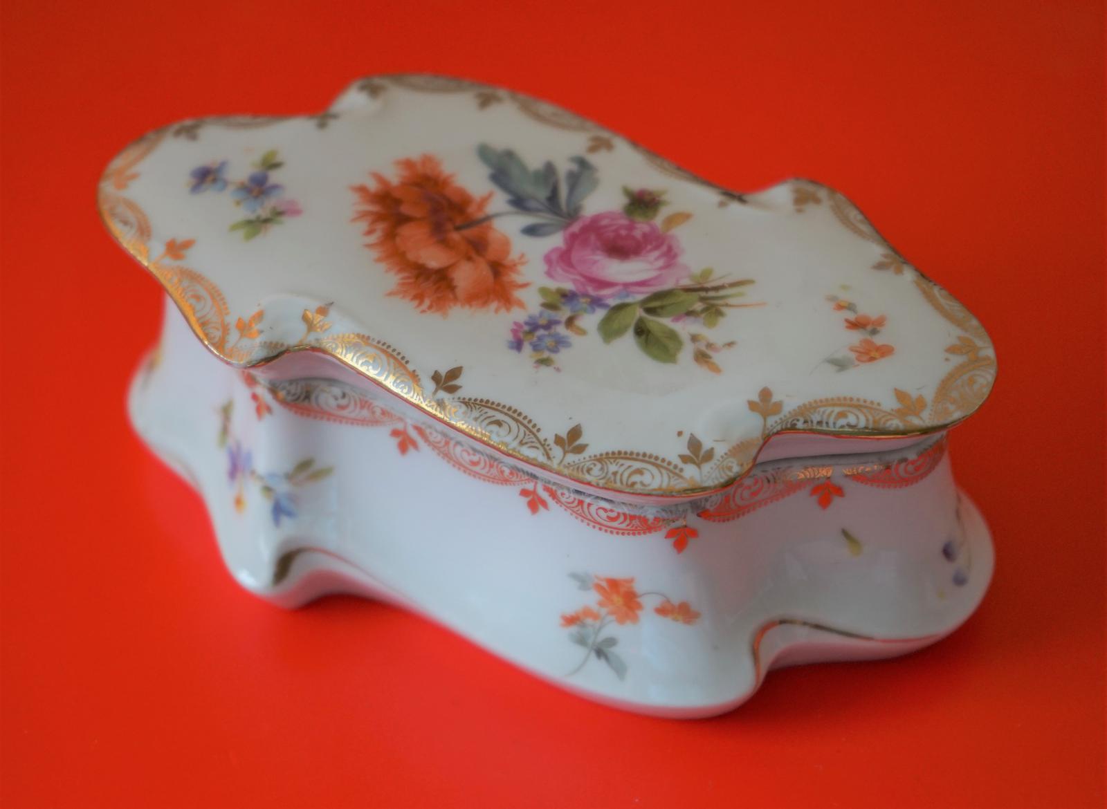 Stunning Floral Porcelain Trinket Box - Collectible / Ideal Gift / Present (1 of 7)