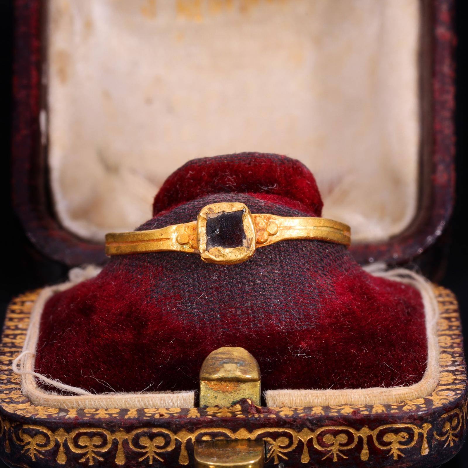 The Ancient Medieval Byzantine Gold And Deep Red Glass Ring (1 of 18)