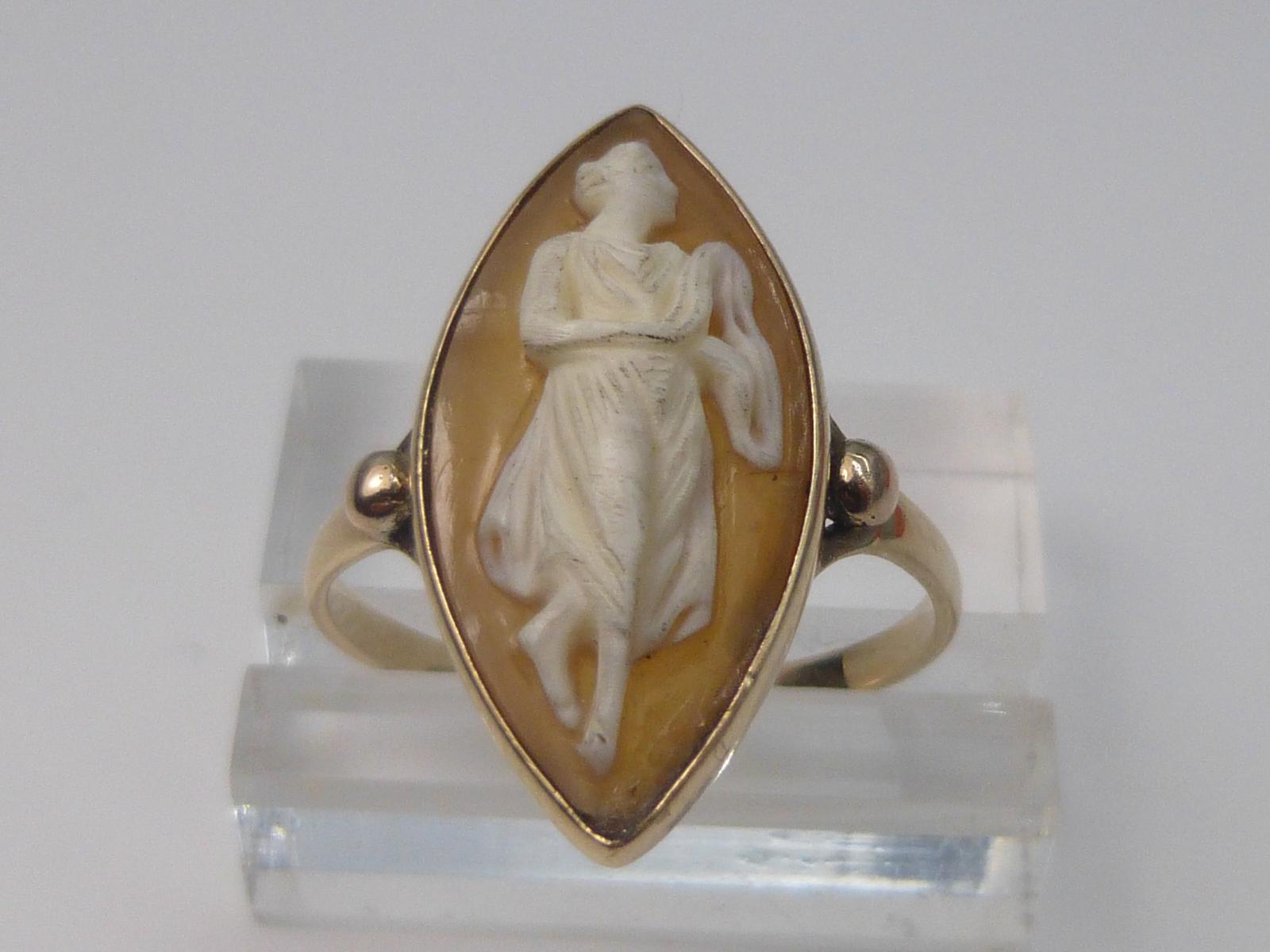 Victorian 9ct Gold Cameo Ring (1 of 6)