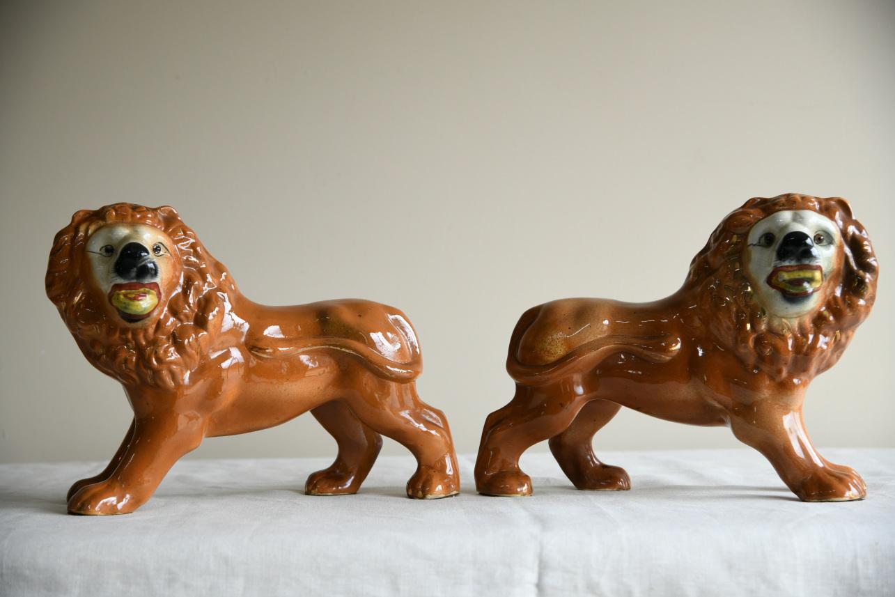 Pair of Staffordshire Lions (1 of 11)