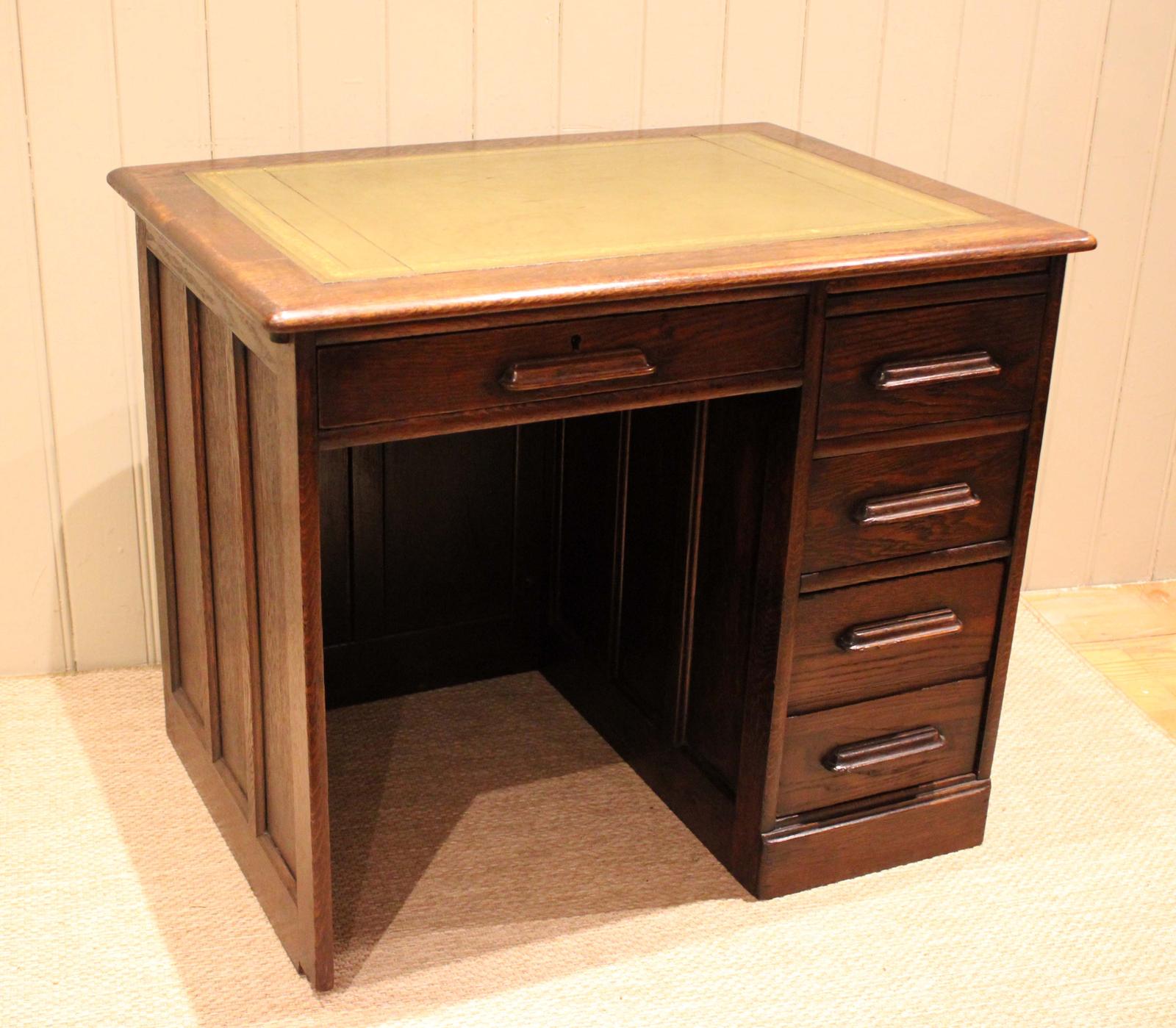 Small Proportioned Solid Oak Clerks Desk (1 of 14) Small Proportioned Solid Oak Clerks Desk (1 of 14)