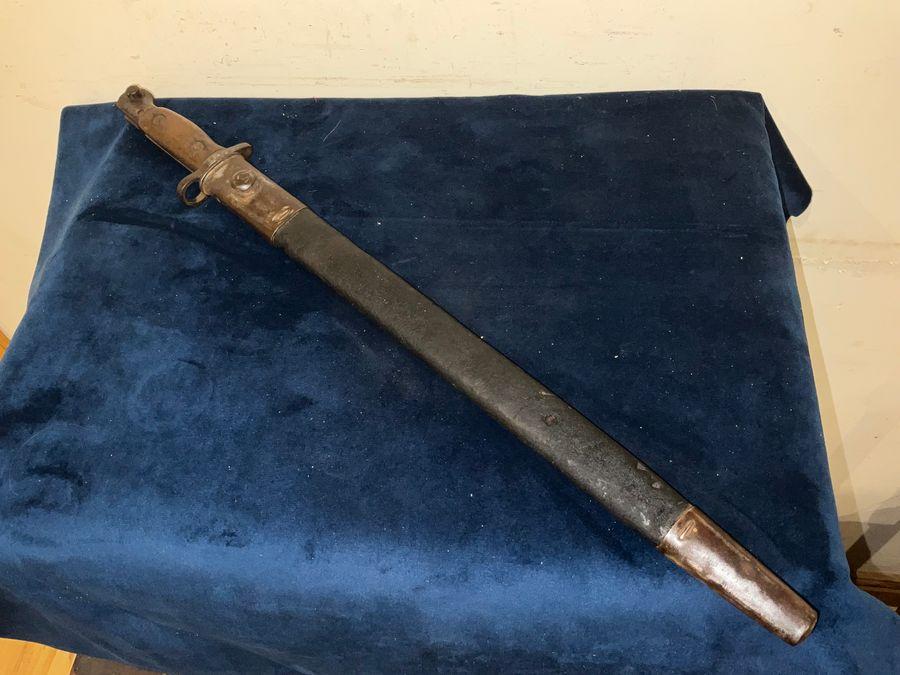 World War 1 British Bayonet & Scabbard (1 of 20)